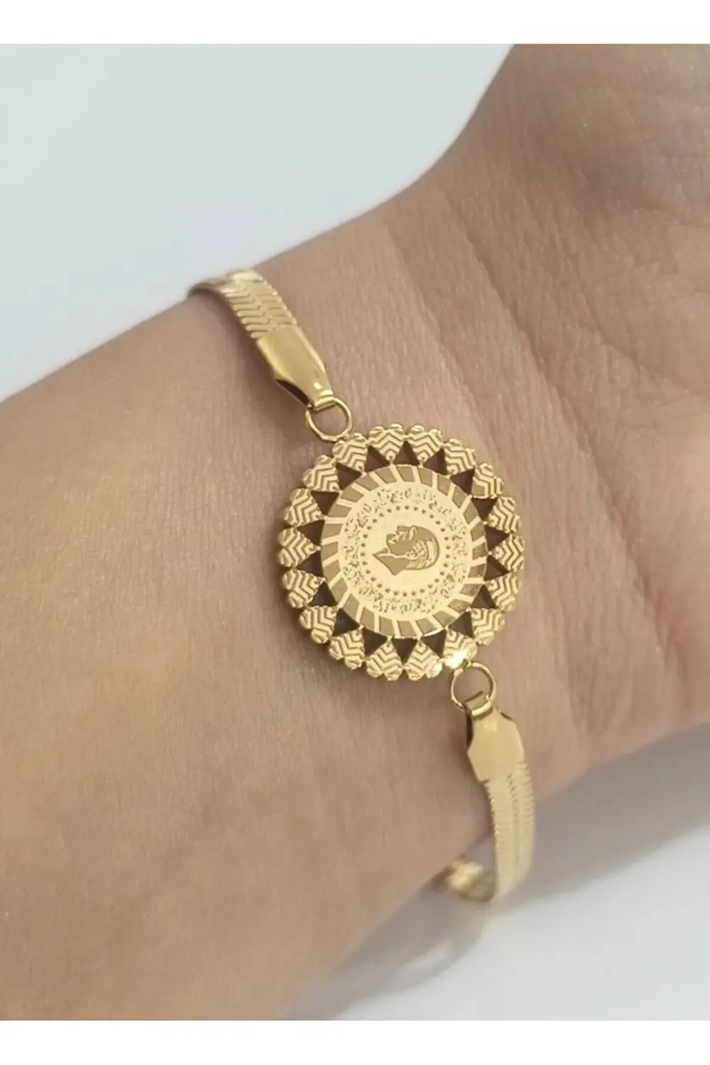 Lüks Gösterişli Figürlü Altın Renk Bileklik