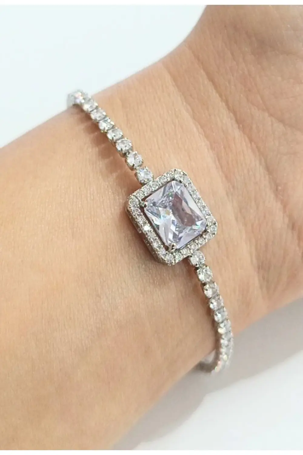 Lüks Gösterişli Taşlı Gümüş Renk Bileklik