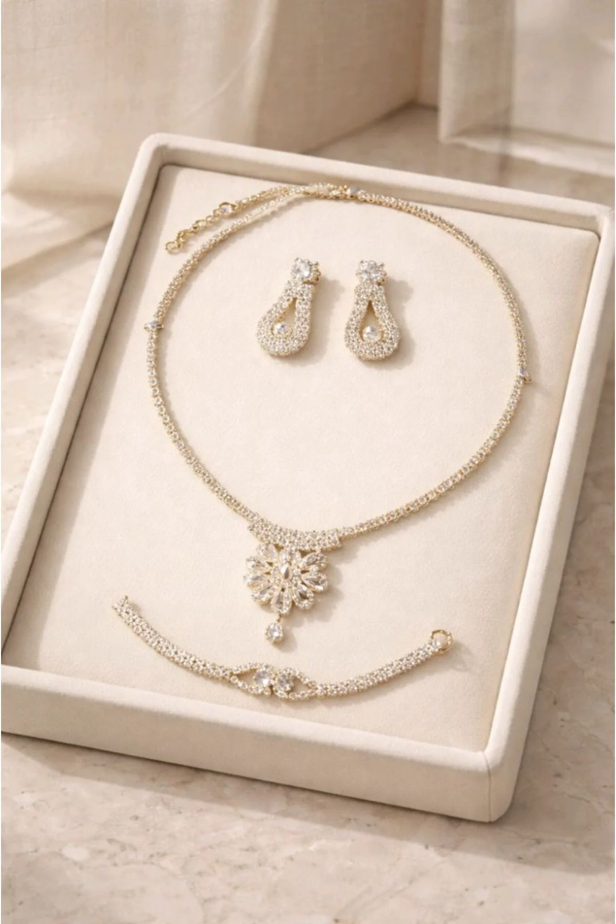 Lüks Gümüş Renk Taşlı Abiye Küpe Kolye Bileklik SET