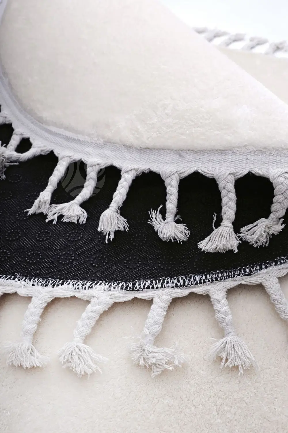 Lüx Post Peluş Düz Krem Yuvarlak Saçaklı Bohem Banyo Halısı 150X1