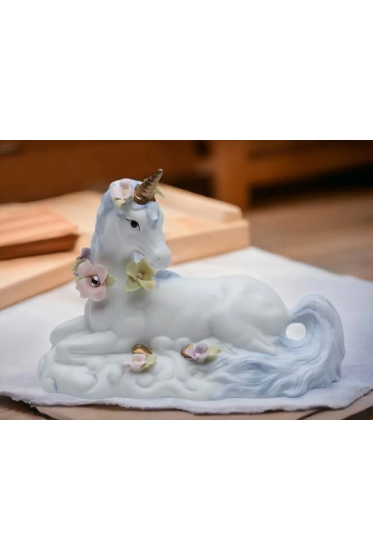 LuxShoping CG 737 – 33 Beyaz Einhorn çiçekler oturan figür 114212