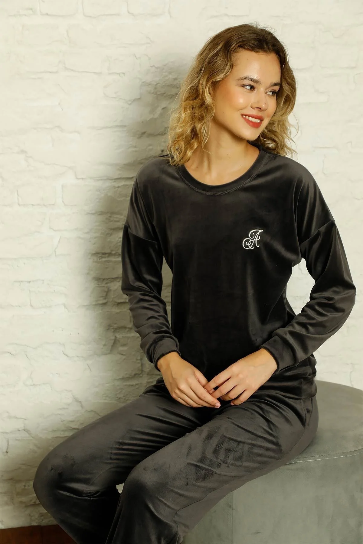 Luxury Velvet Collection İpeksi Kadife Pijama Takımı, Füme Gri, M Fiyatı, Yorumları ve Özellikleri