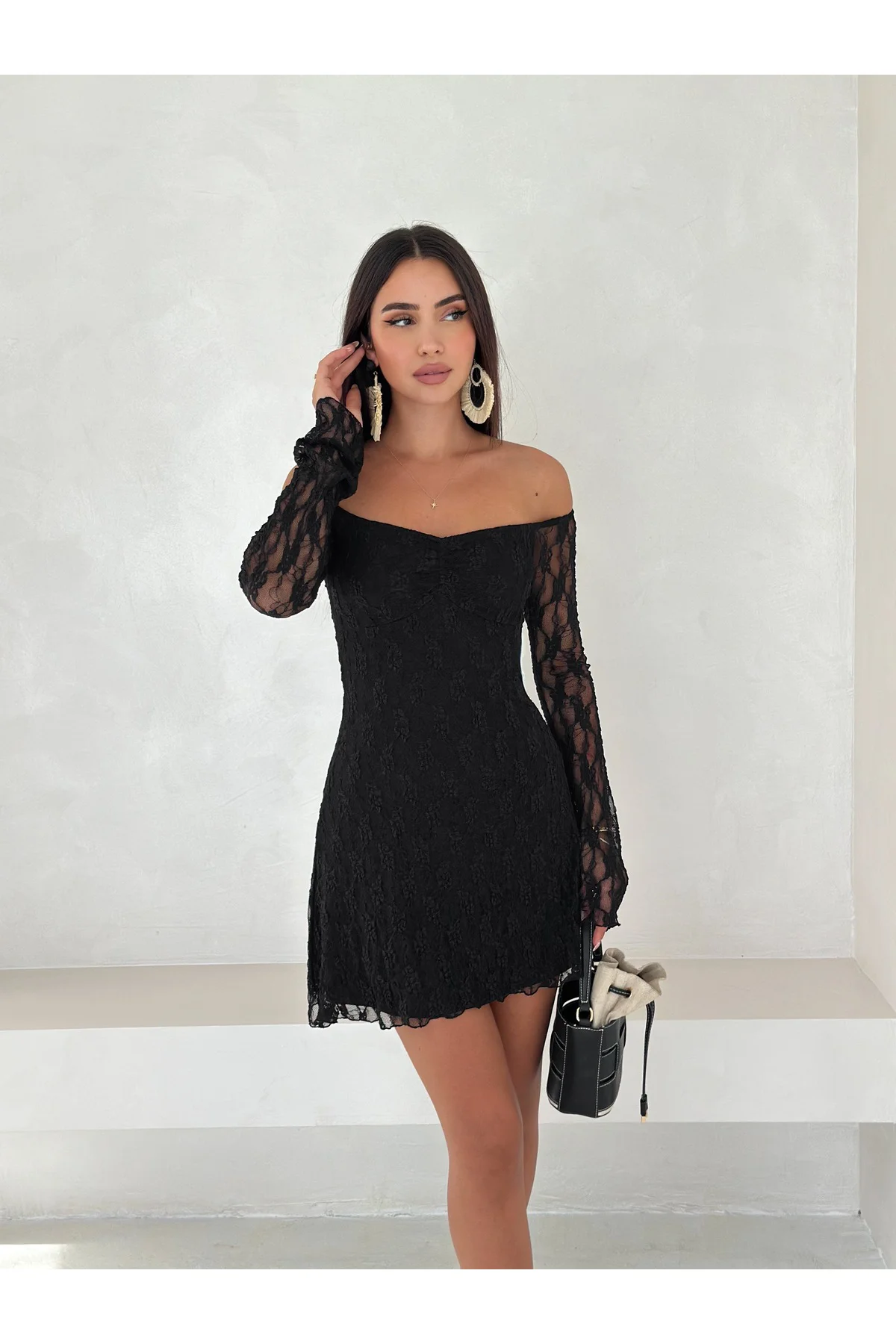 Madonna Yaka Elegance Mini Dantel Elbise