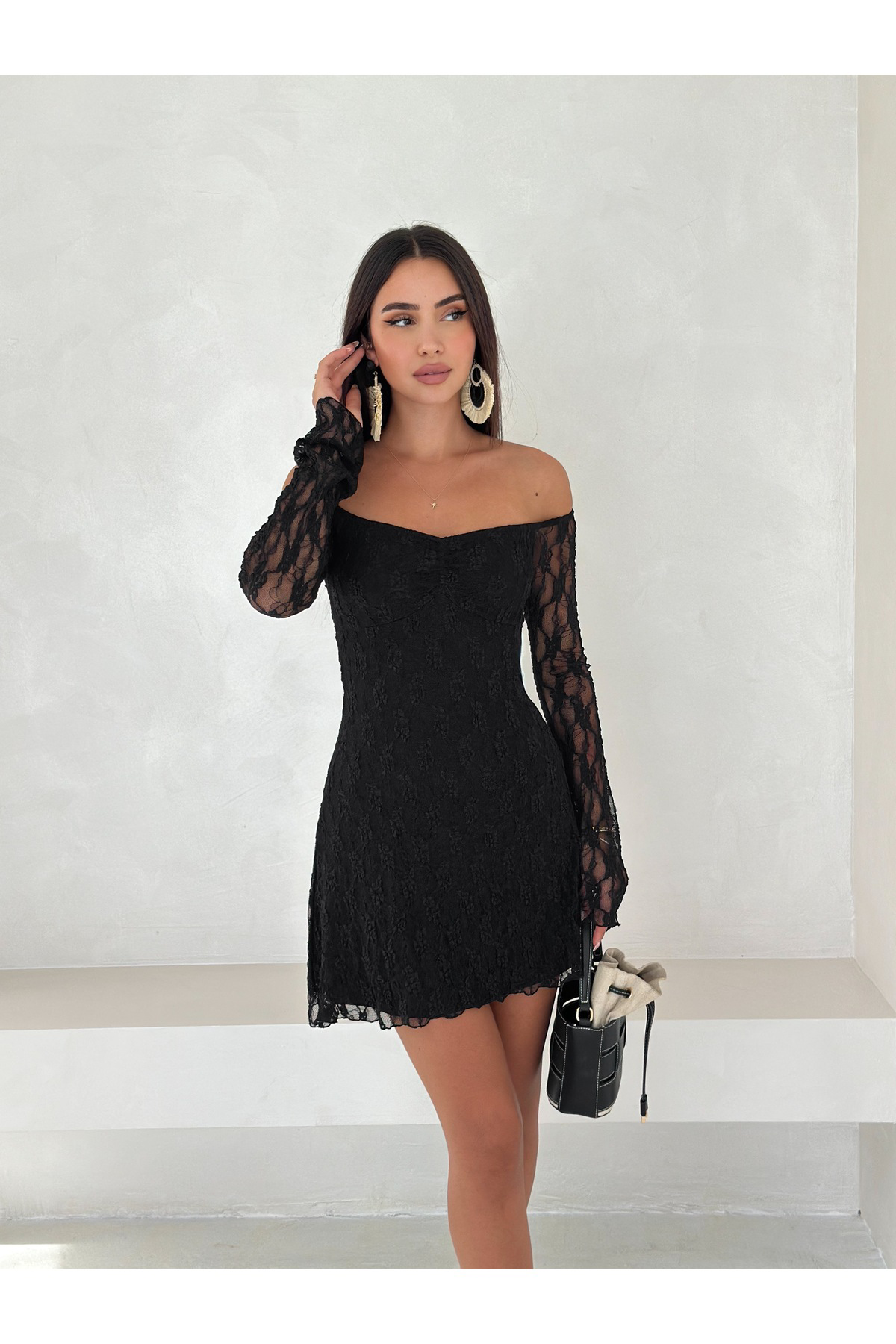 Fiolin Madonna Yaka Elegance Mini Dantel Elbise