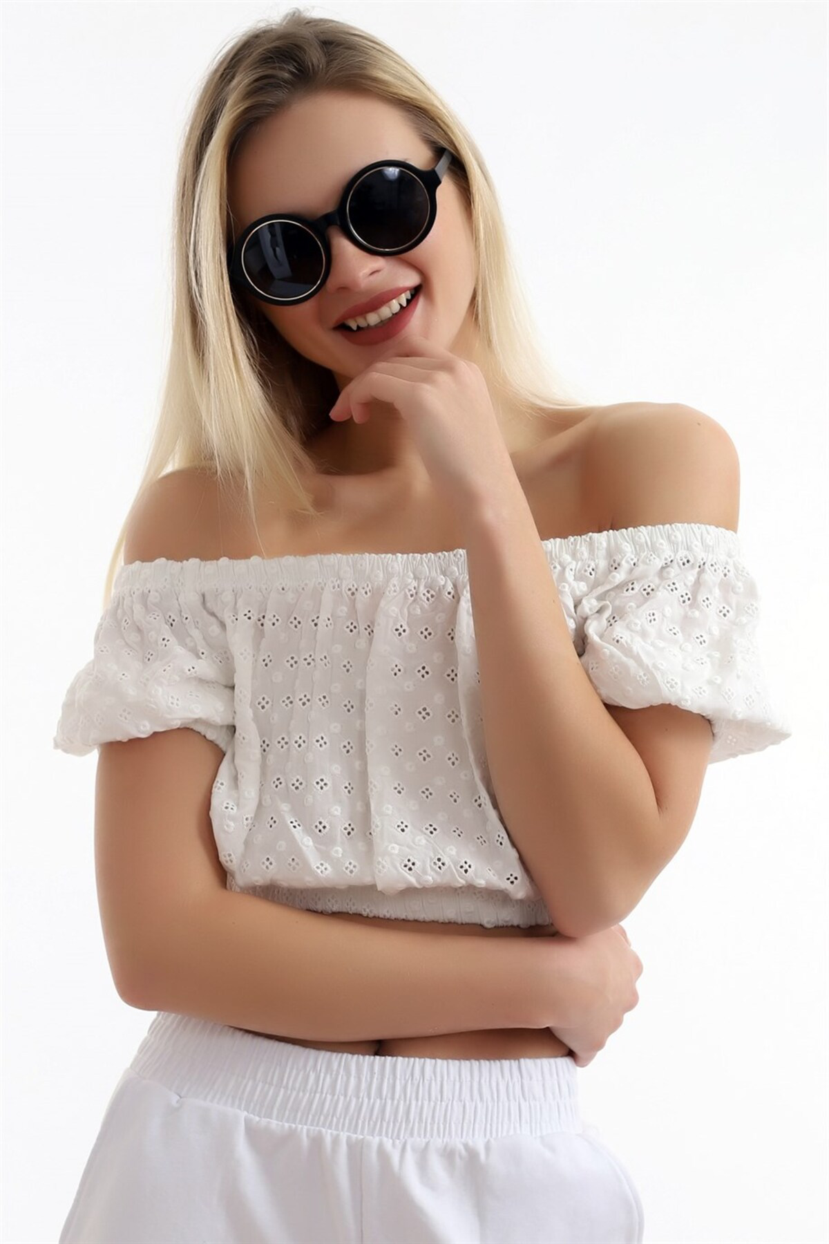 Madonna Yaka Omzu Düşük Crop Kısa Kol Güpürlü Bel Lastikli Crop B