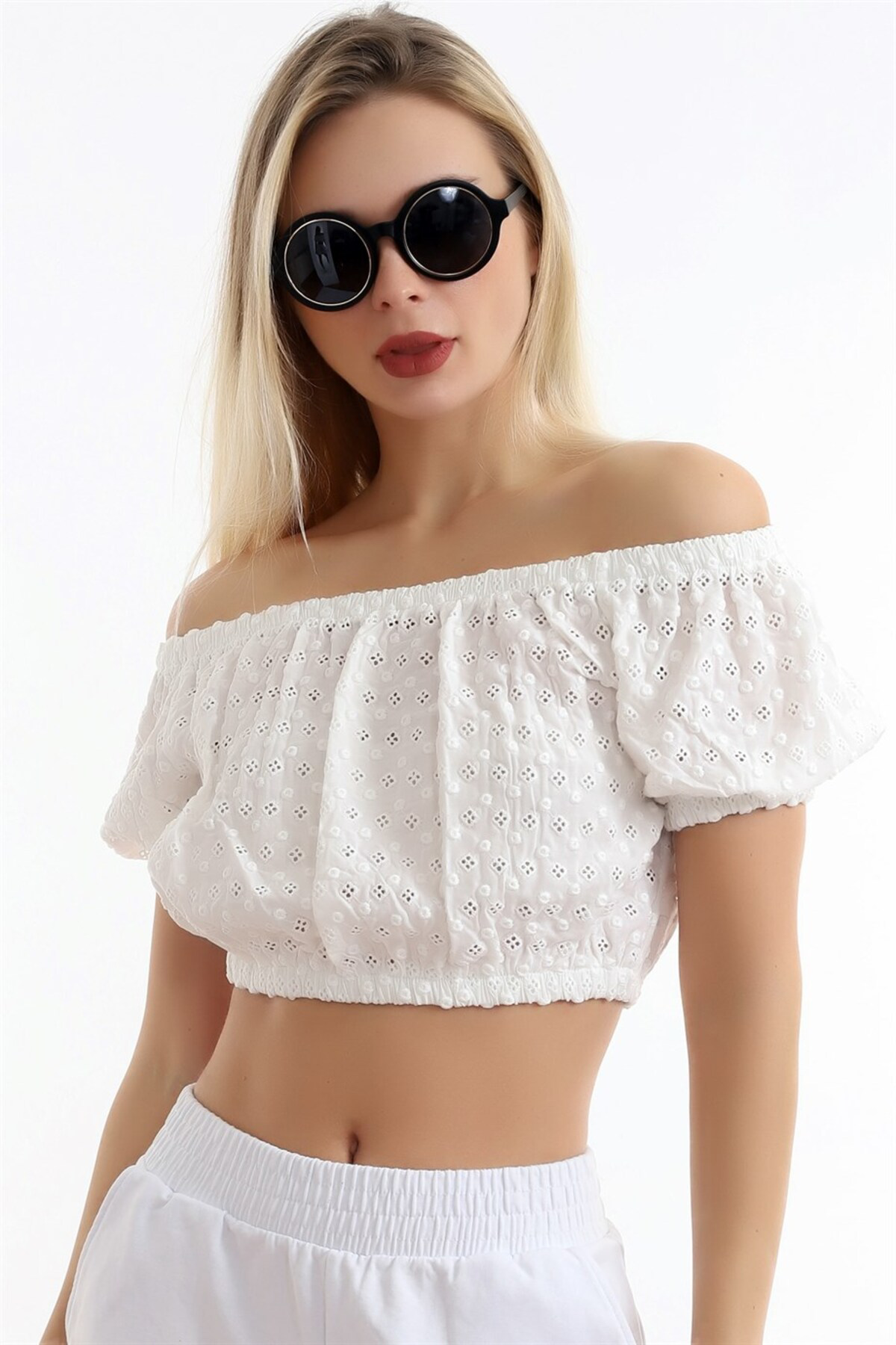 Madonna Yaka Omzu Düşük Crop Kısa Kol Güpürlü Bel Lastikli Crop B