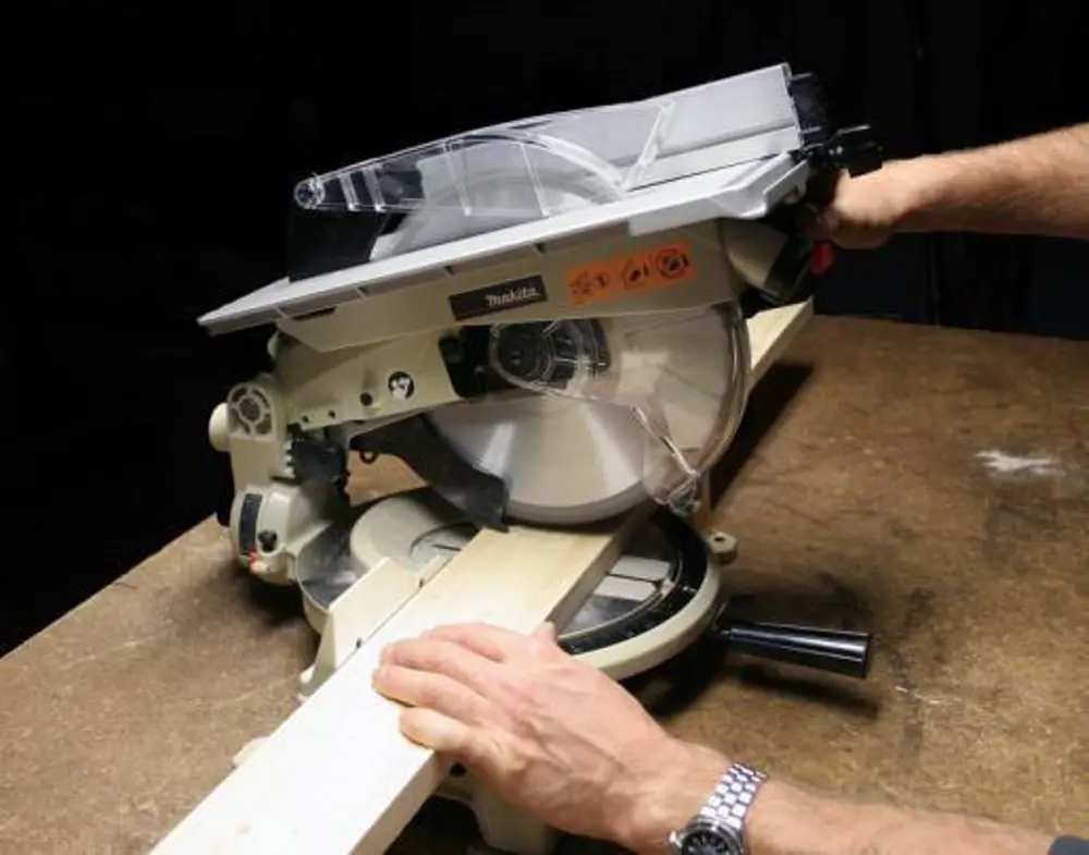 Makita LH1040 Gönye Kesme Tezgahı Üst Tablalı