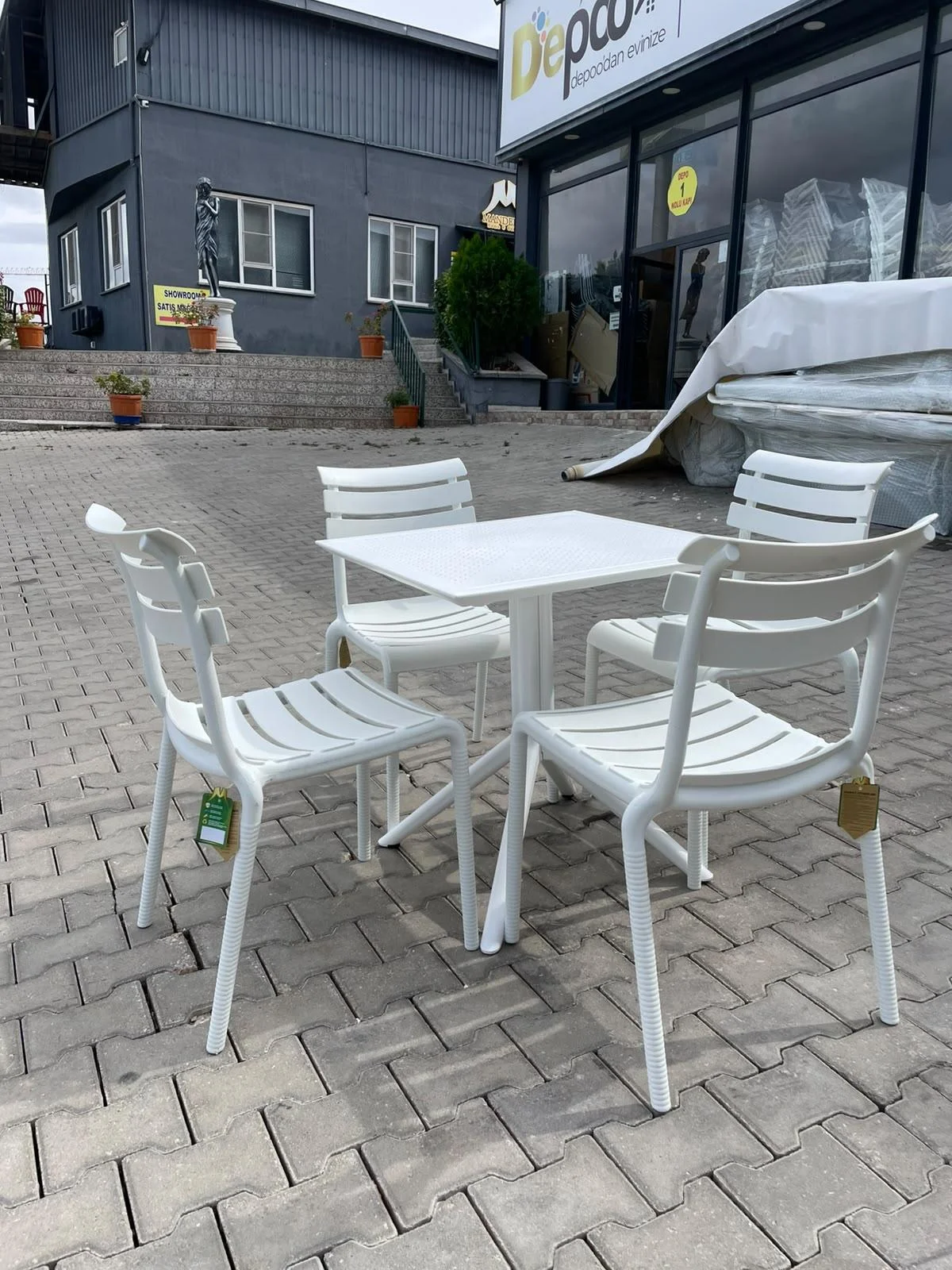 Mandella Cros Sandalye 70x70 Bee Masa Beyaz Mandella Cros Sandalye 70x70 Bee Masa Beyaz