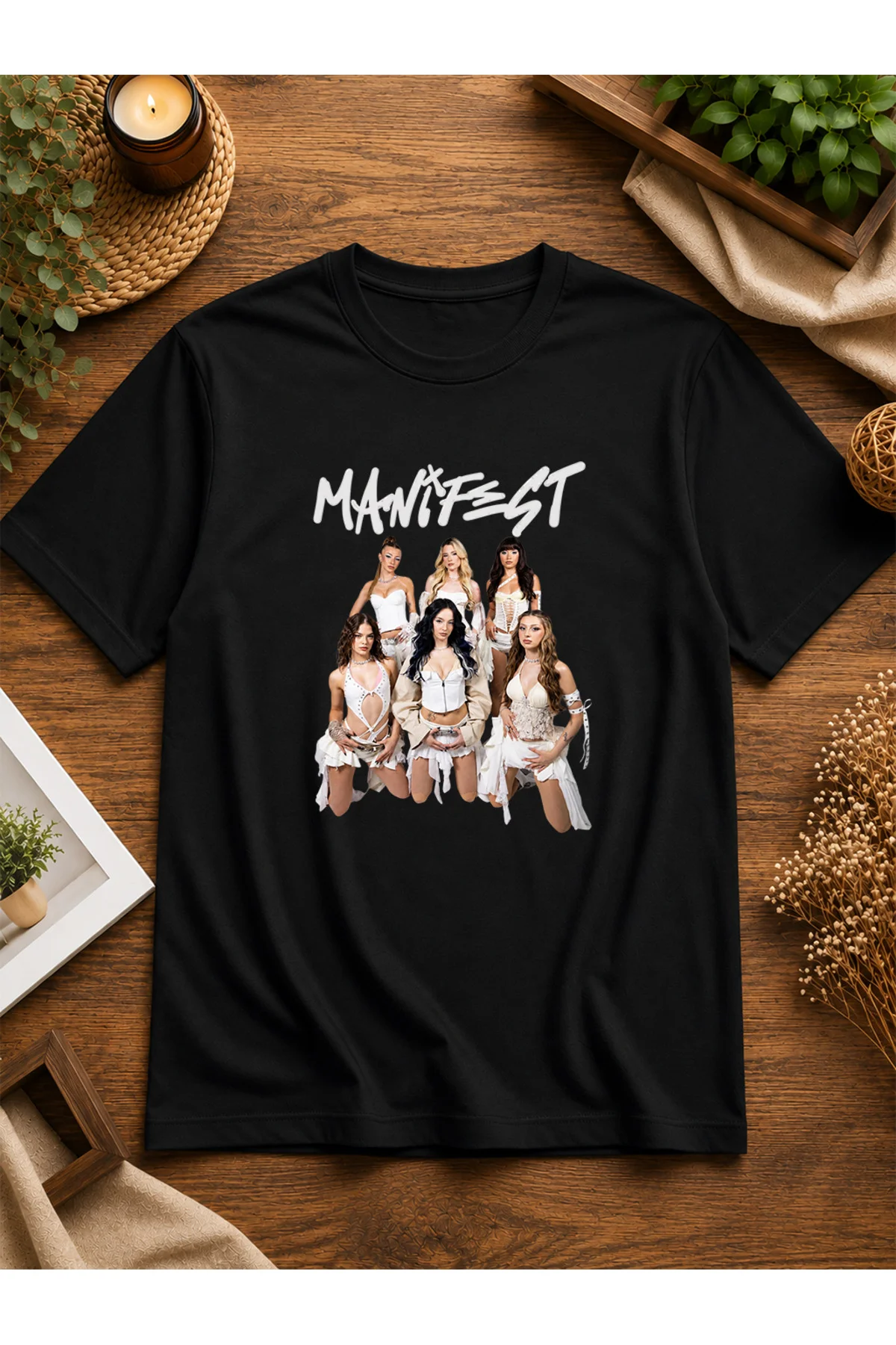 Manifest Zoktay Mina Esin Sueda Hilal Lidya Tasarımlı Beyaz Tişört Manifest Zoktay Mina Esin Sueda Hilal Lidya Tasarımlı Beyaz Tişört