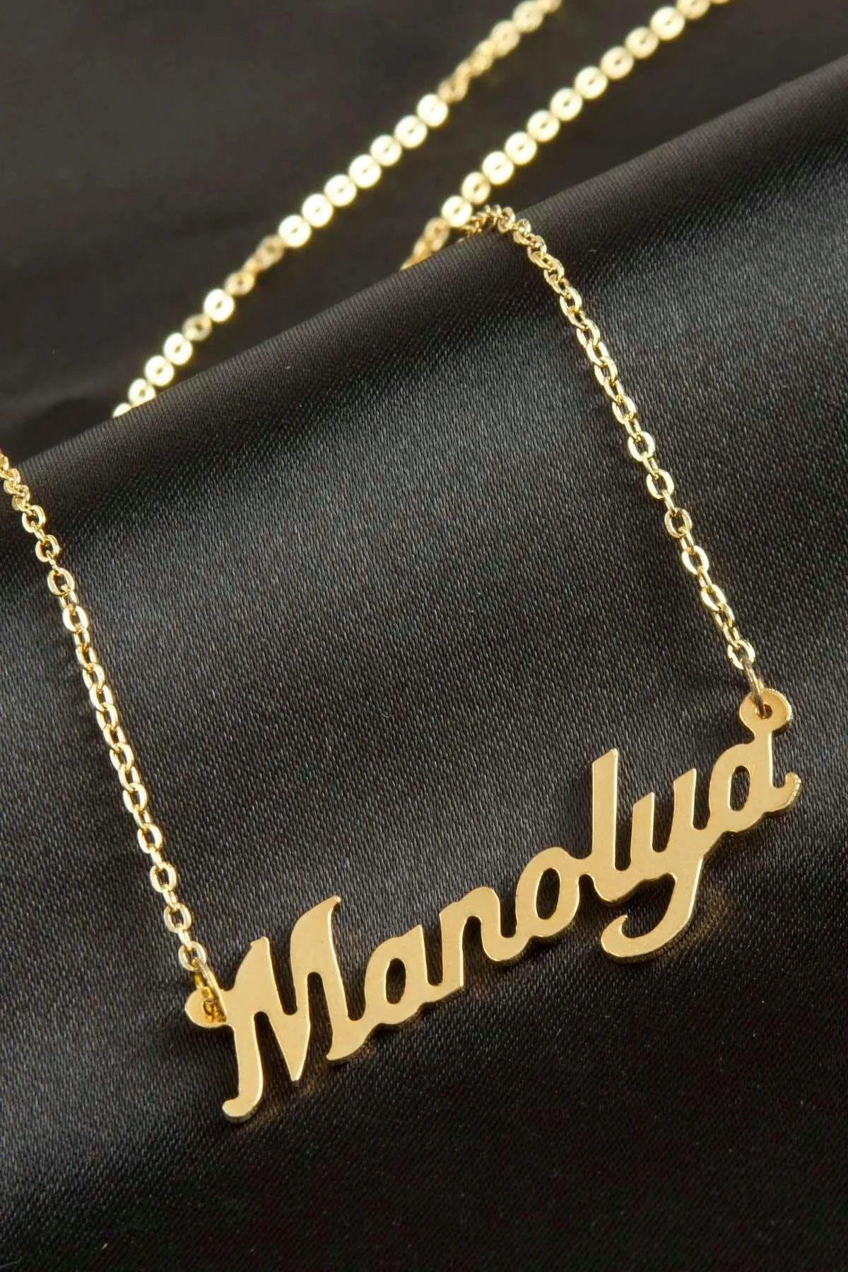 Manolya isimli kolye (Kişiye Özel) Manolya isimli kolye (Kişiye Özel)
