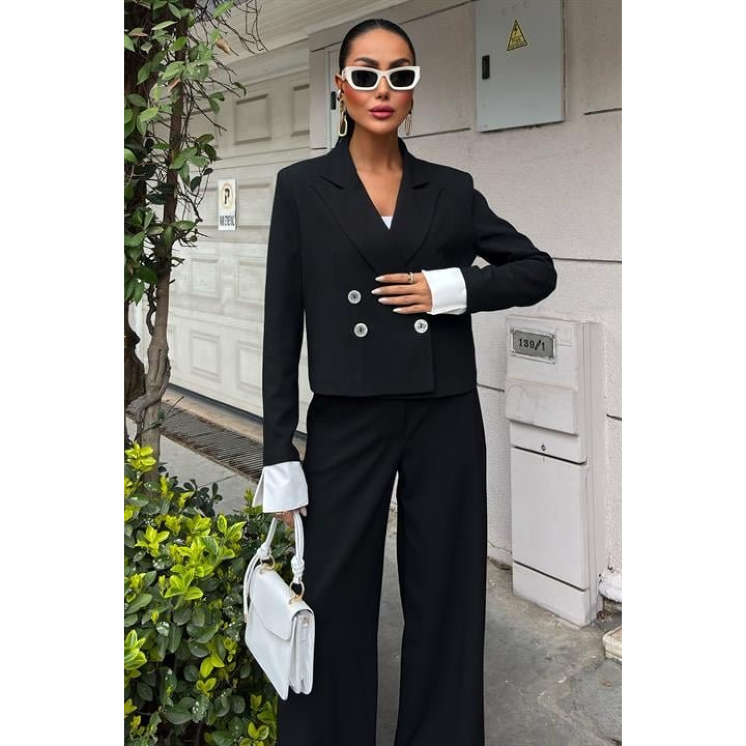 Manşetleri Garnili Kruvaze Ceketli Takım