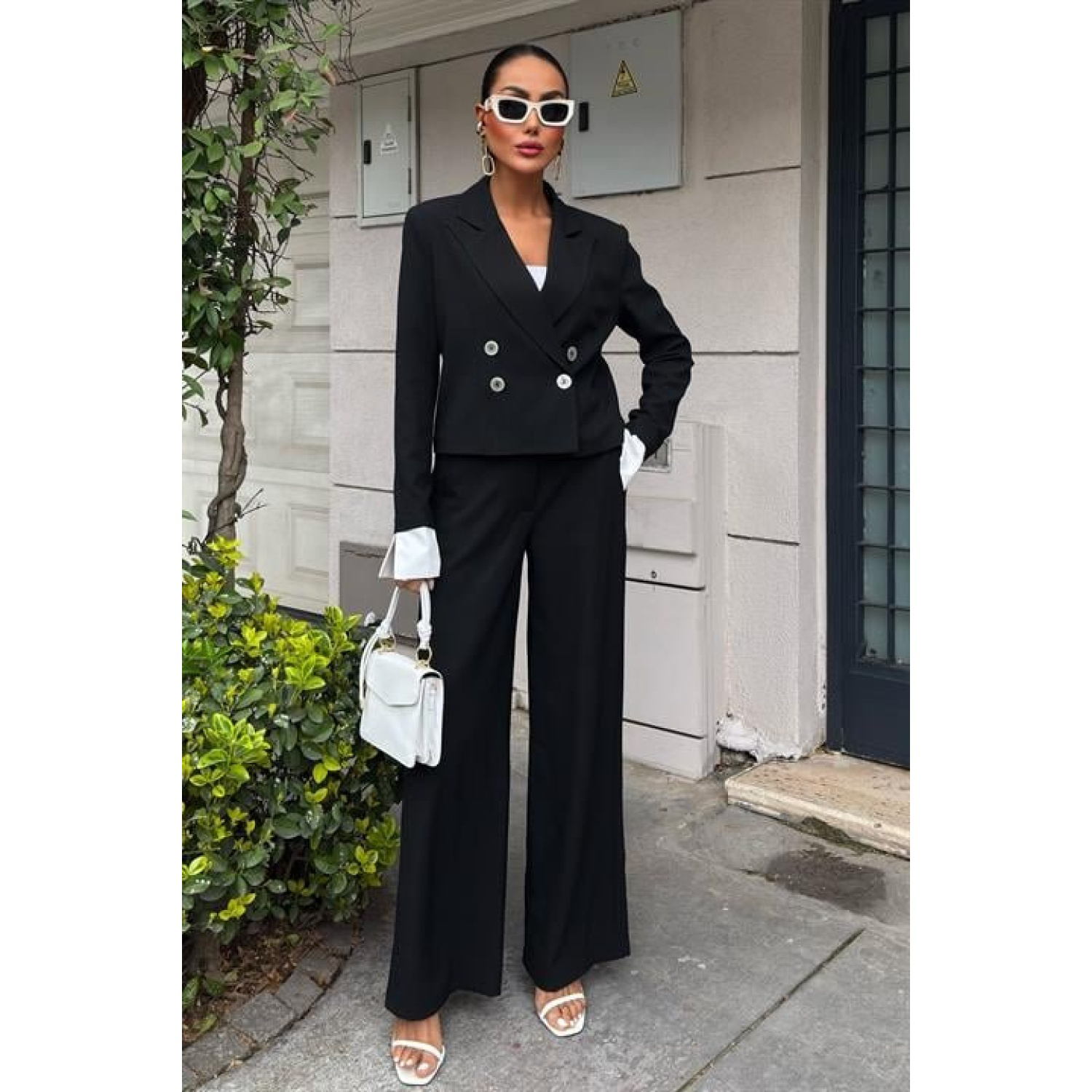 Manşetleri Garnili Kruvaze Ceketli Takım