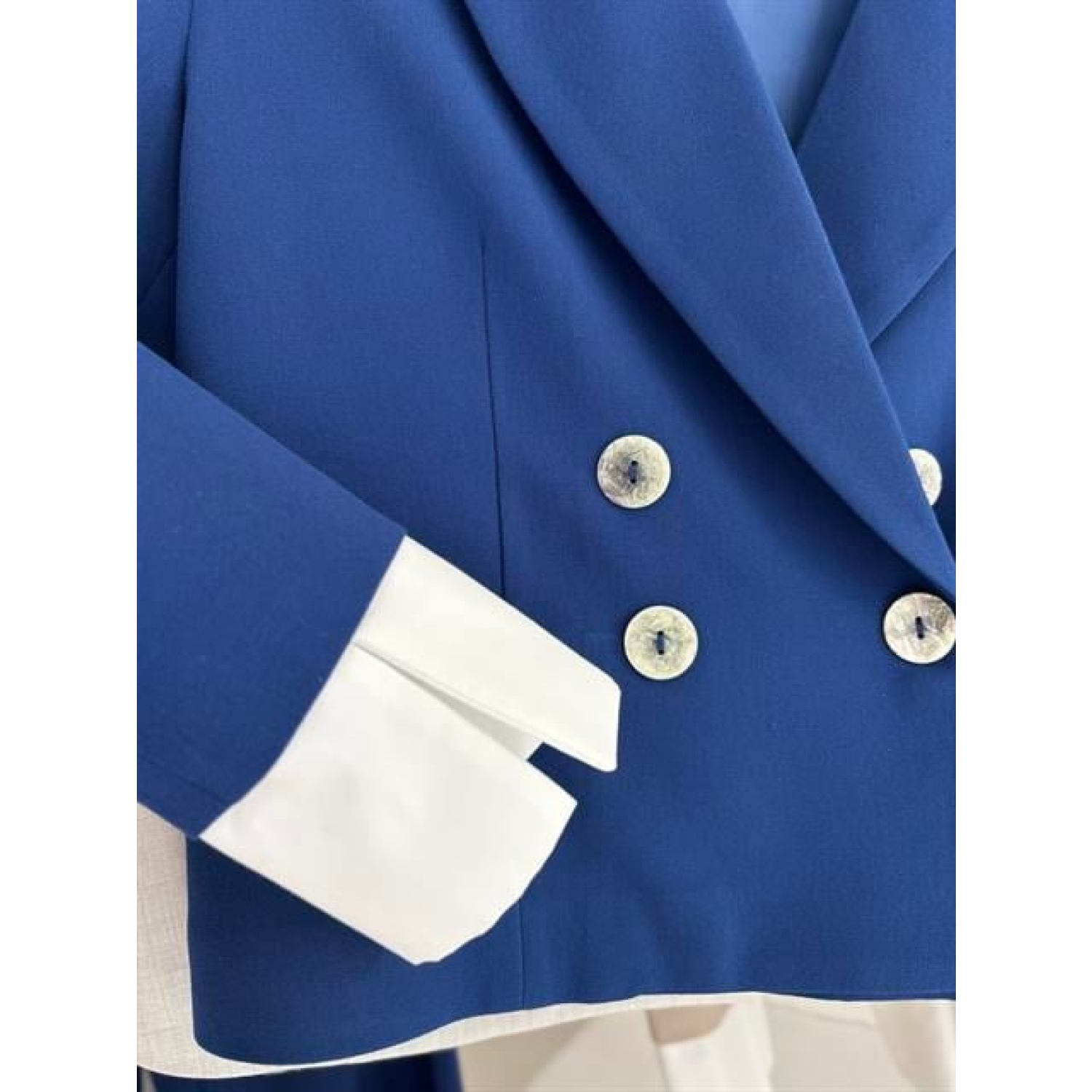 Manşetleri Garnili Kruvaze Ceketli Takım