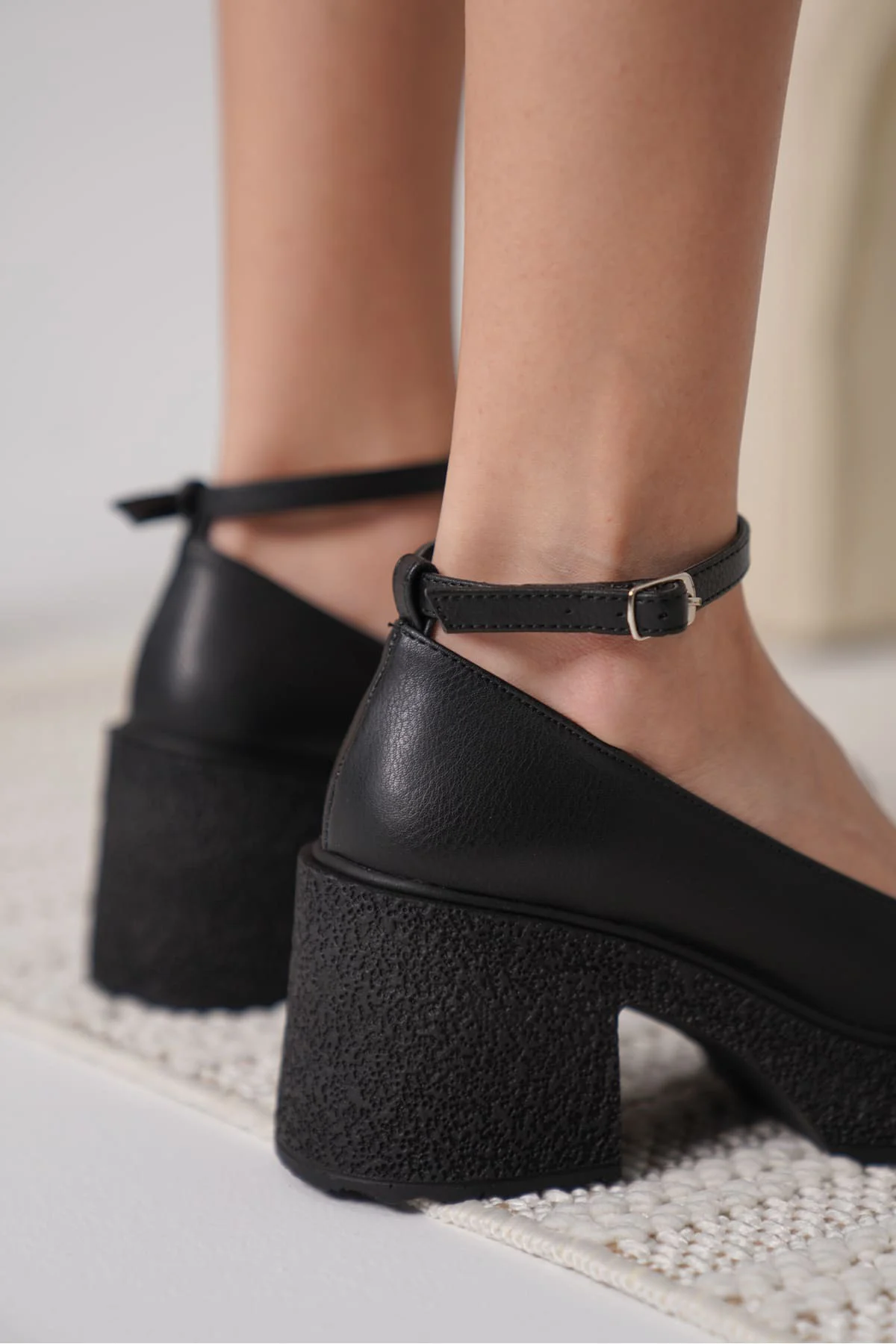 Marla Siyah Renk Bilekten Baretli Günlük Kadın Ayakkabı