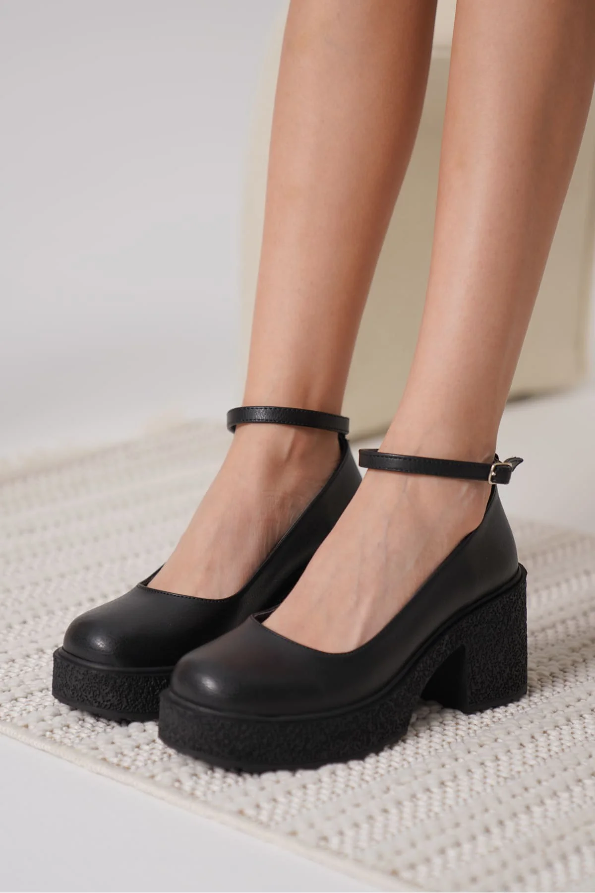 Marla Siyah Renk Bilekten Baretli Günlük Kadın Ayakkabı