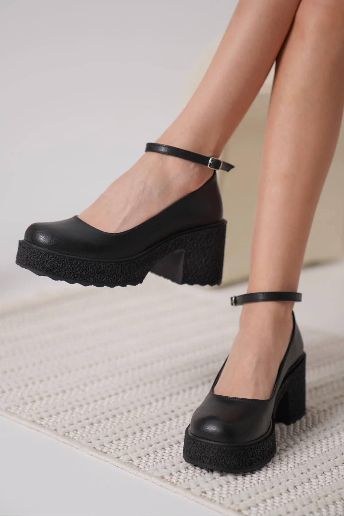 Marla Siyah Renk Bilekten Baretli Günlük Kadın Ayakkabı