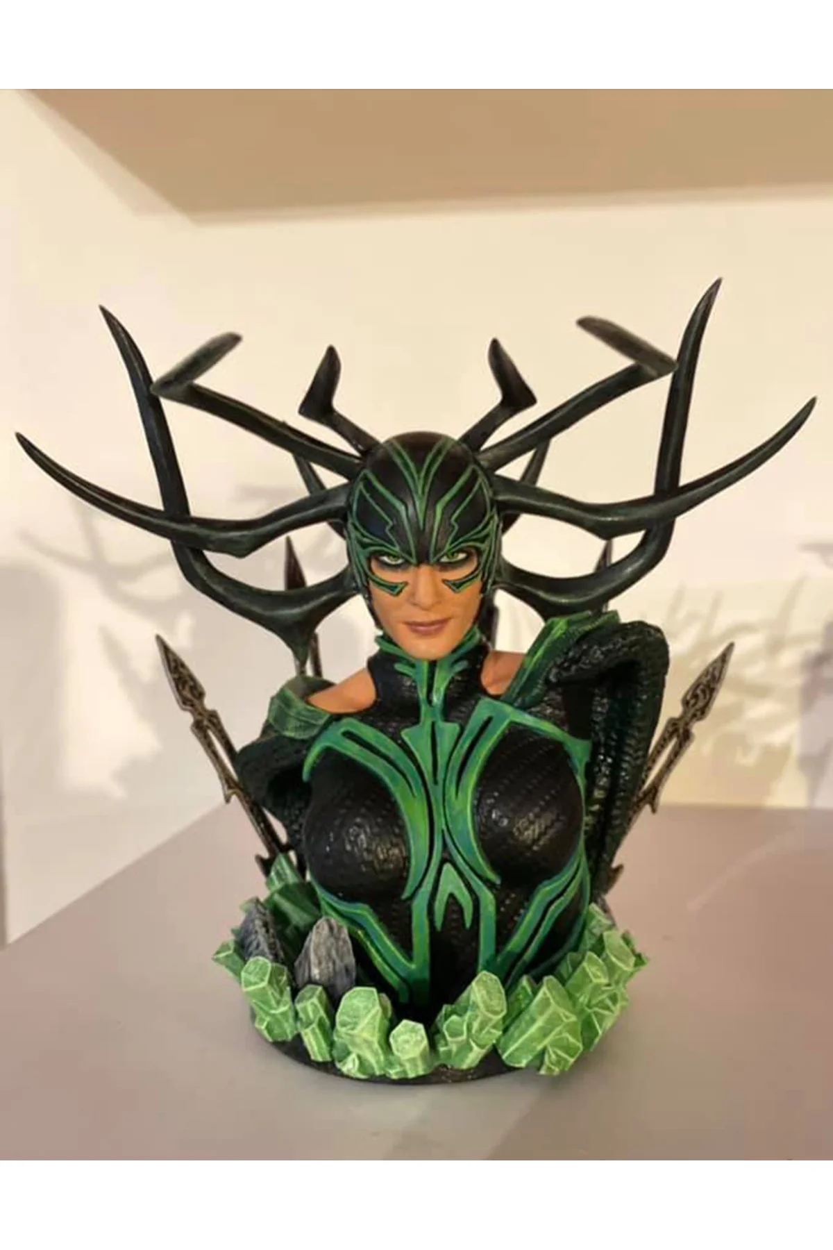 Marvel Comics Hela Boyalı Büst 15CM