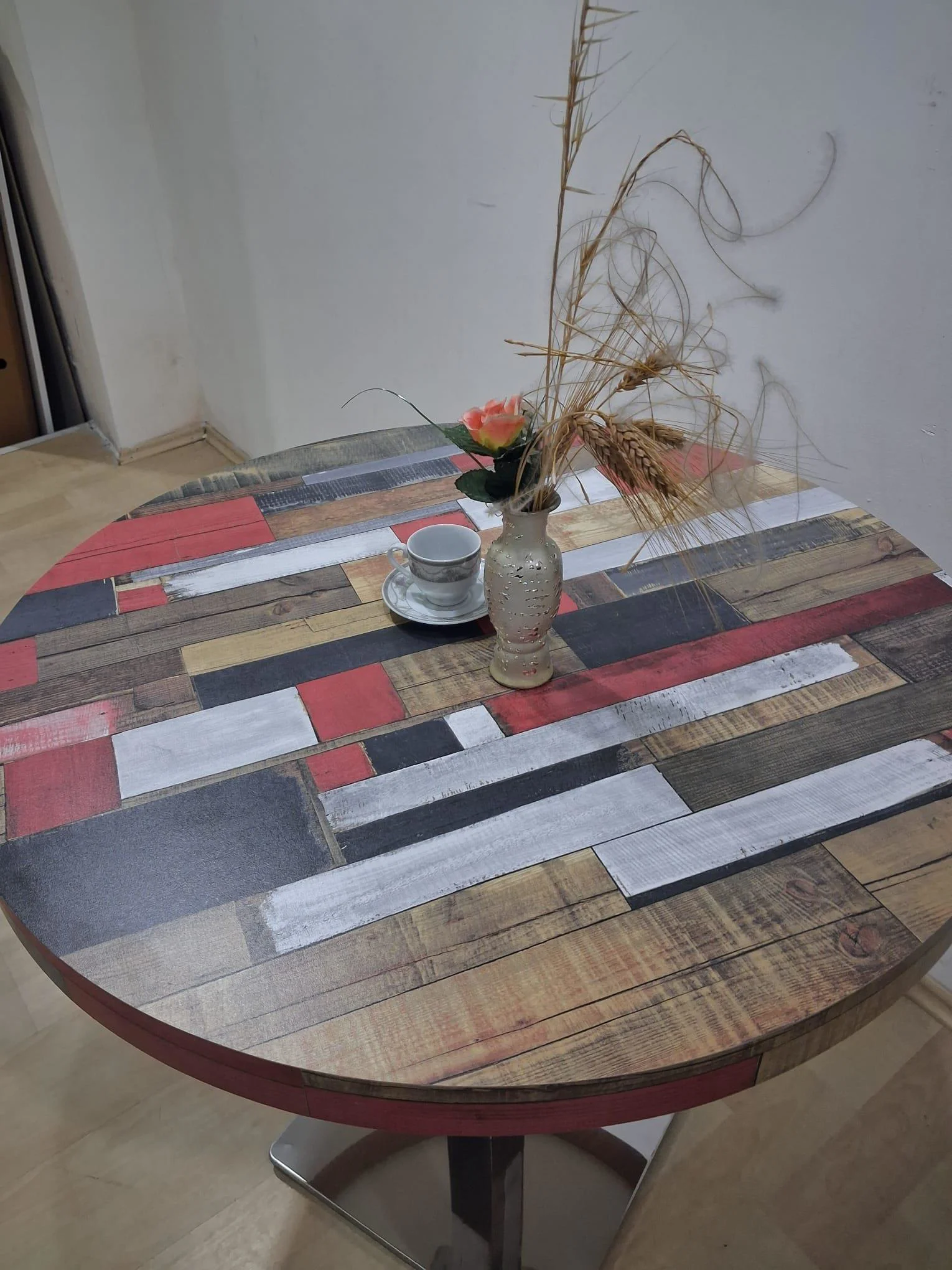 Masa 17921 LAMİNANT Model Isıdan az etkilenme Metal Ayak bağlantı