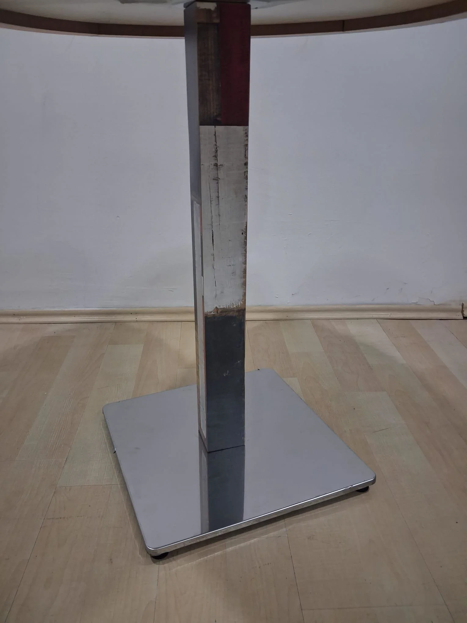 Masa 17921 LAMİNANT Model Isıdan az etkilenme Metal Ayak bağlantı