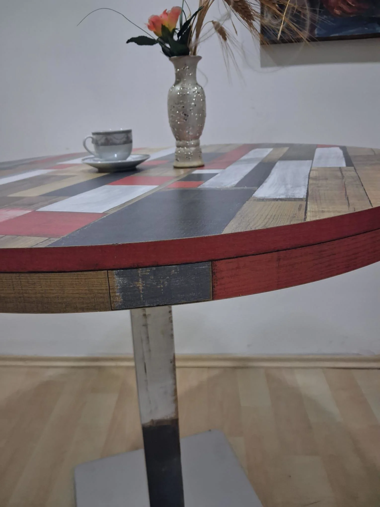 Masa 17921 LAMİNANT Model Isıdan az etkilenme Metal Ayak bağlantı