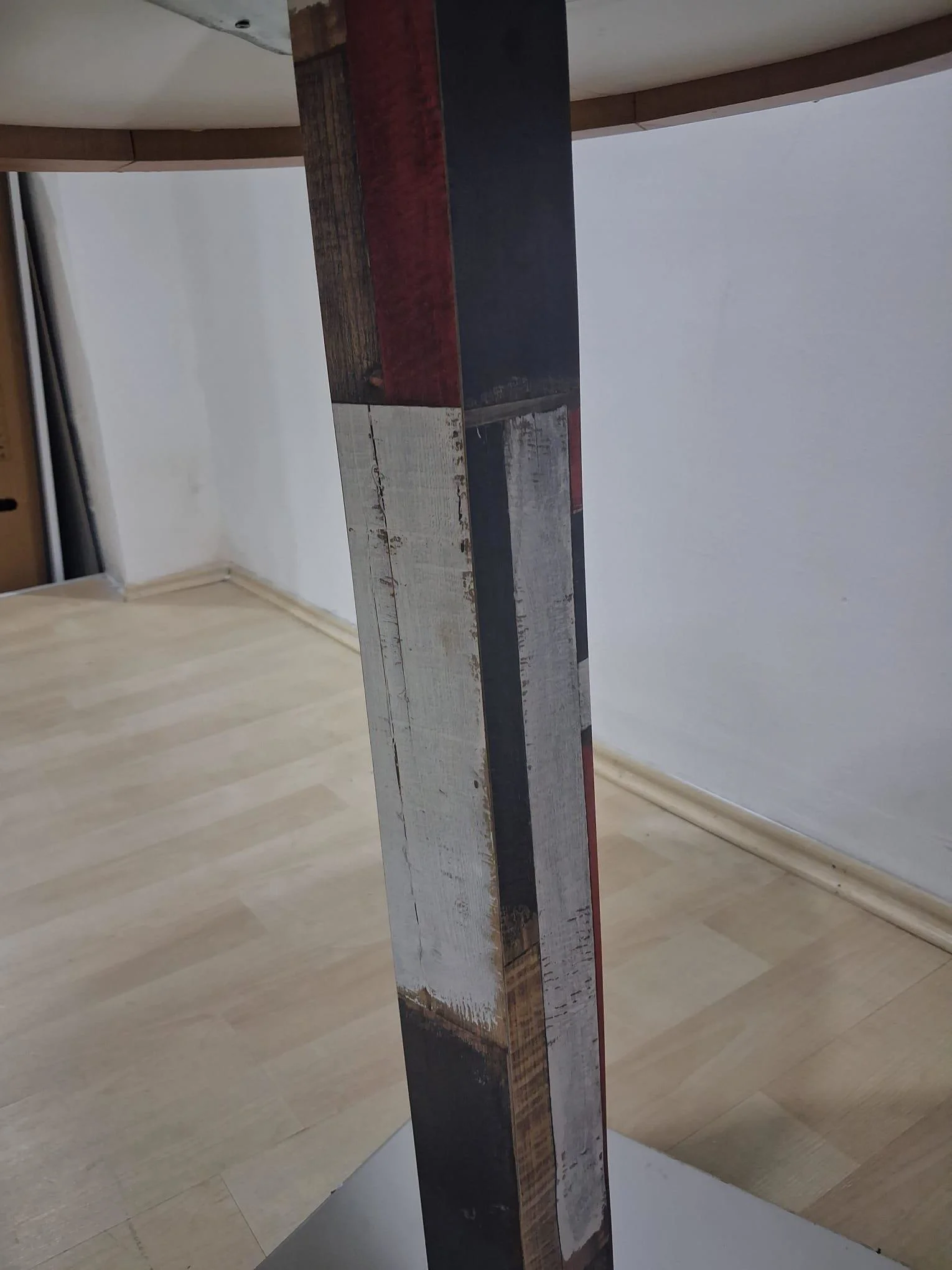 Masa 17921 LAMİNANT Model Isıdan az etkilenme Metal Ayak bağlantı