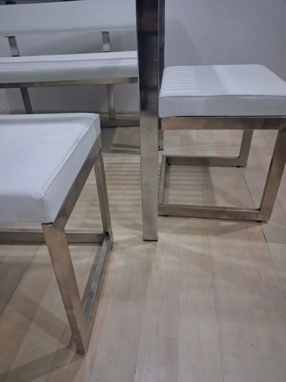 Masa-LOCA BANK tk 17347 Model Metal Nikelaj Suni deri Kırılmaz Te Masa-LOCA BANK tk 17347 Model Metal Nikelaj Suni deri Kırılmaz Te