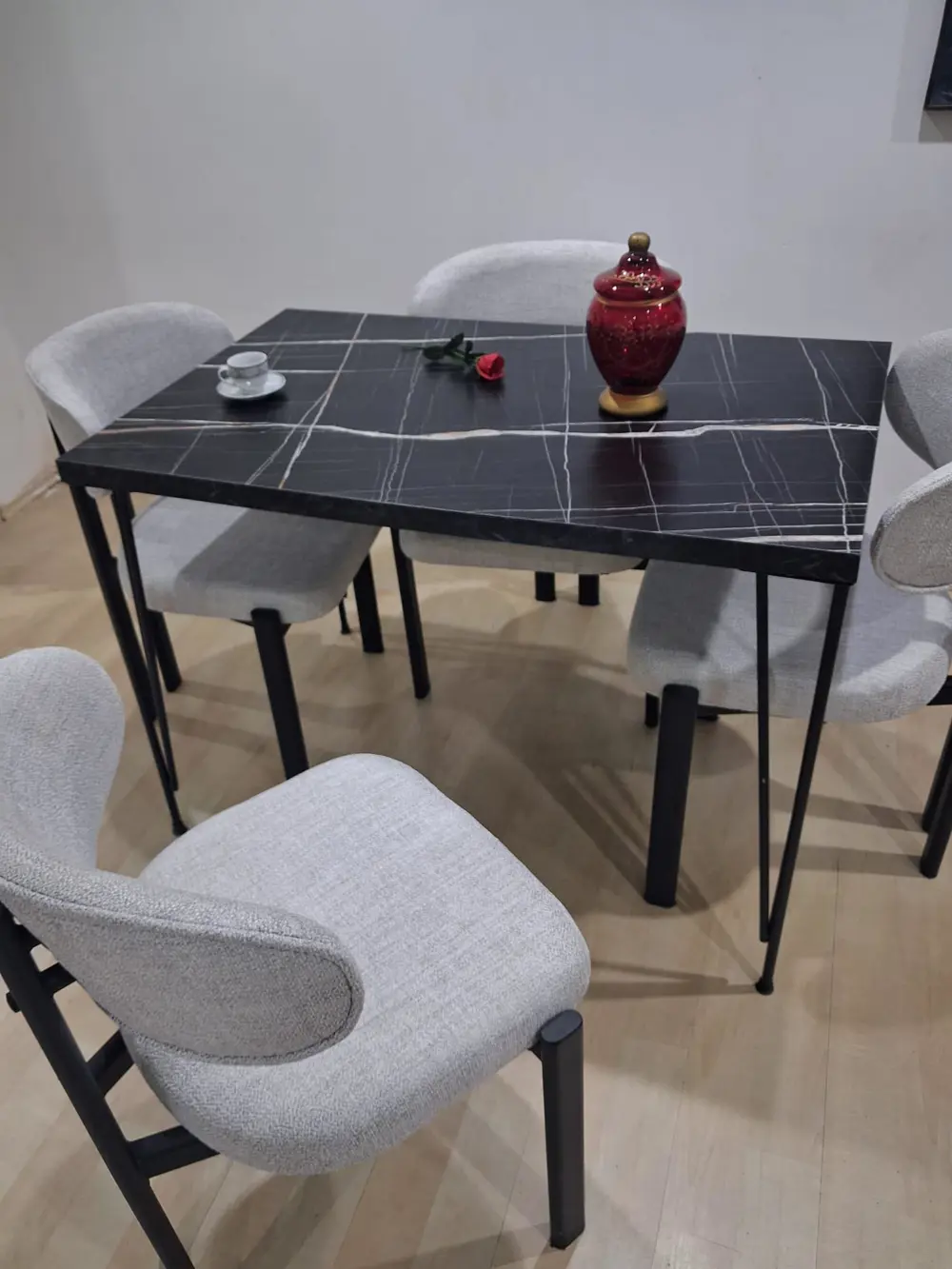 Masa Metal Ayak 90602 Sabit Siyah Mermer Desen 4 Adet Sandalye Me