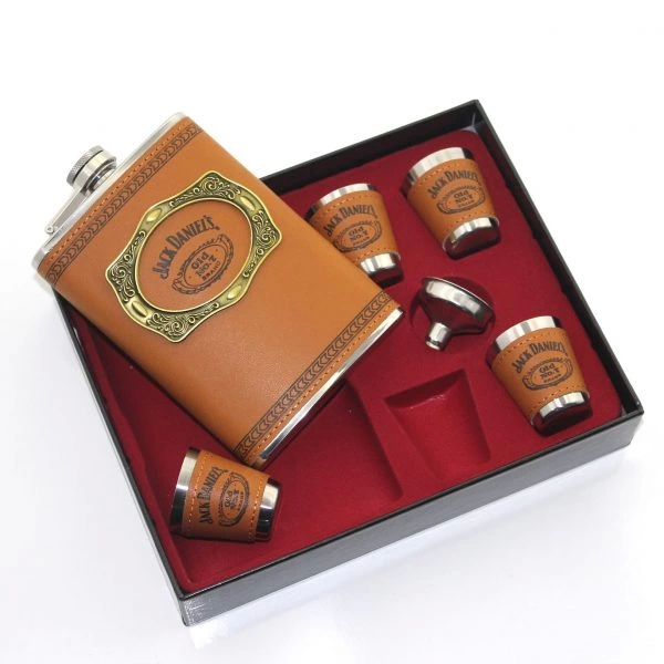 Matara 4 Shot Bardaklı Derili 9 Oz ( 266 Ml ) Alk34 Matara 4 Shot Bardaklı Derili 9 Oz ( 266 Ml ) Alk34
