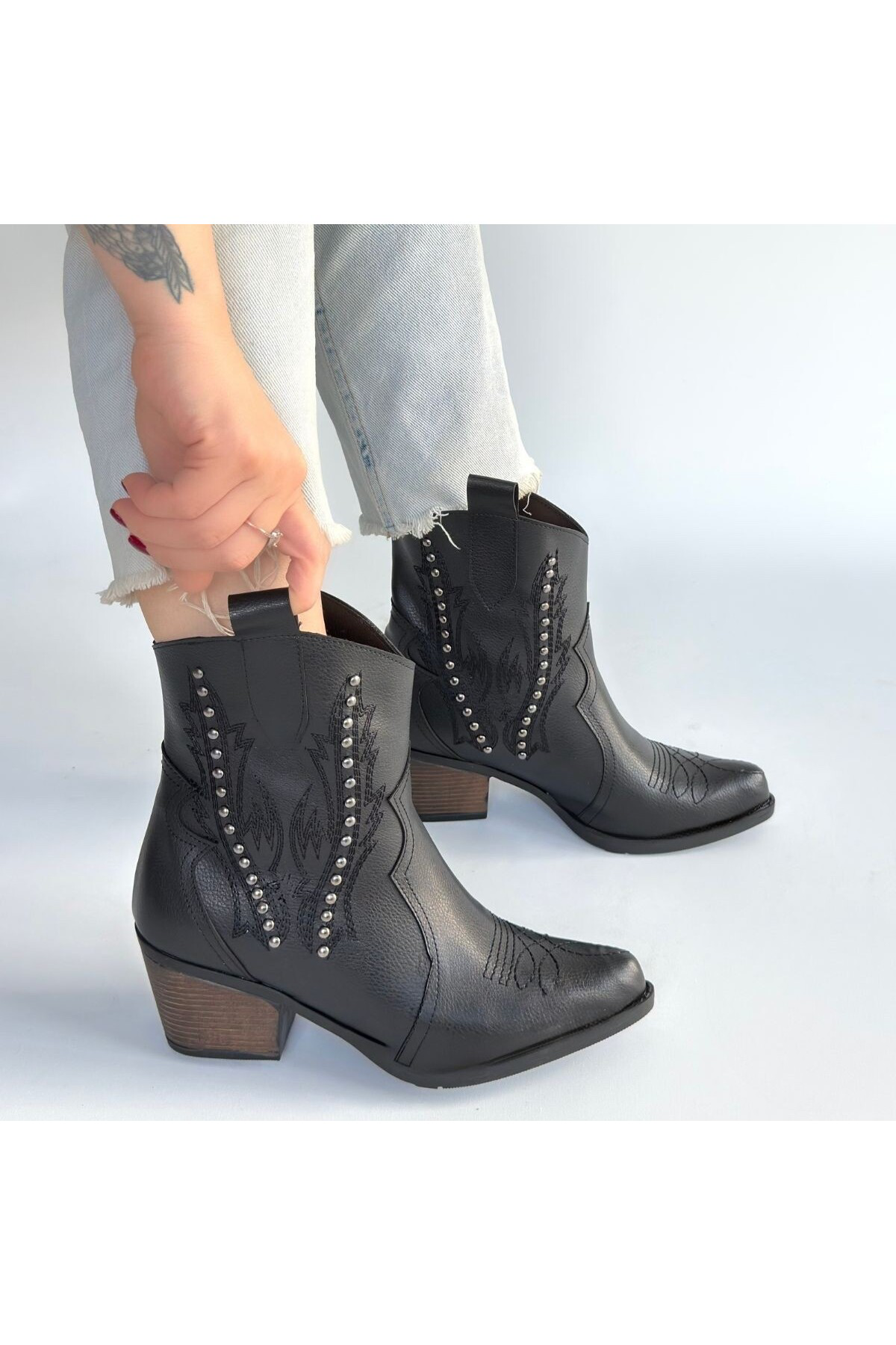 Matin Siyah Cilt Topuklu Bot - Lisinya