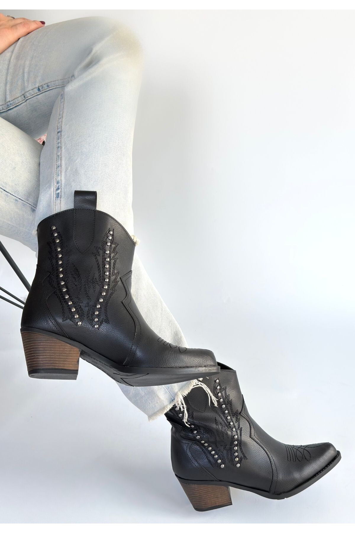 Matin Siyah Cilt Topuklu Bot - Lisinya