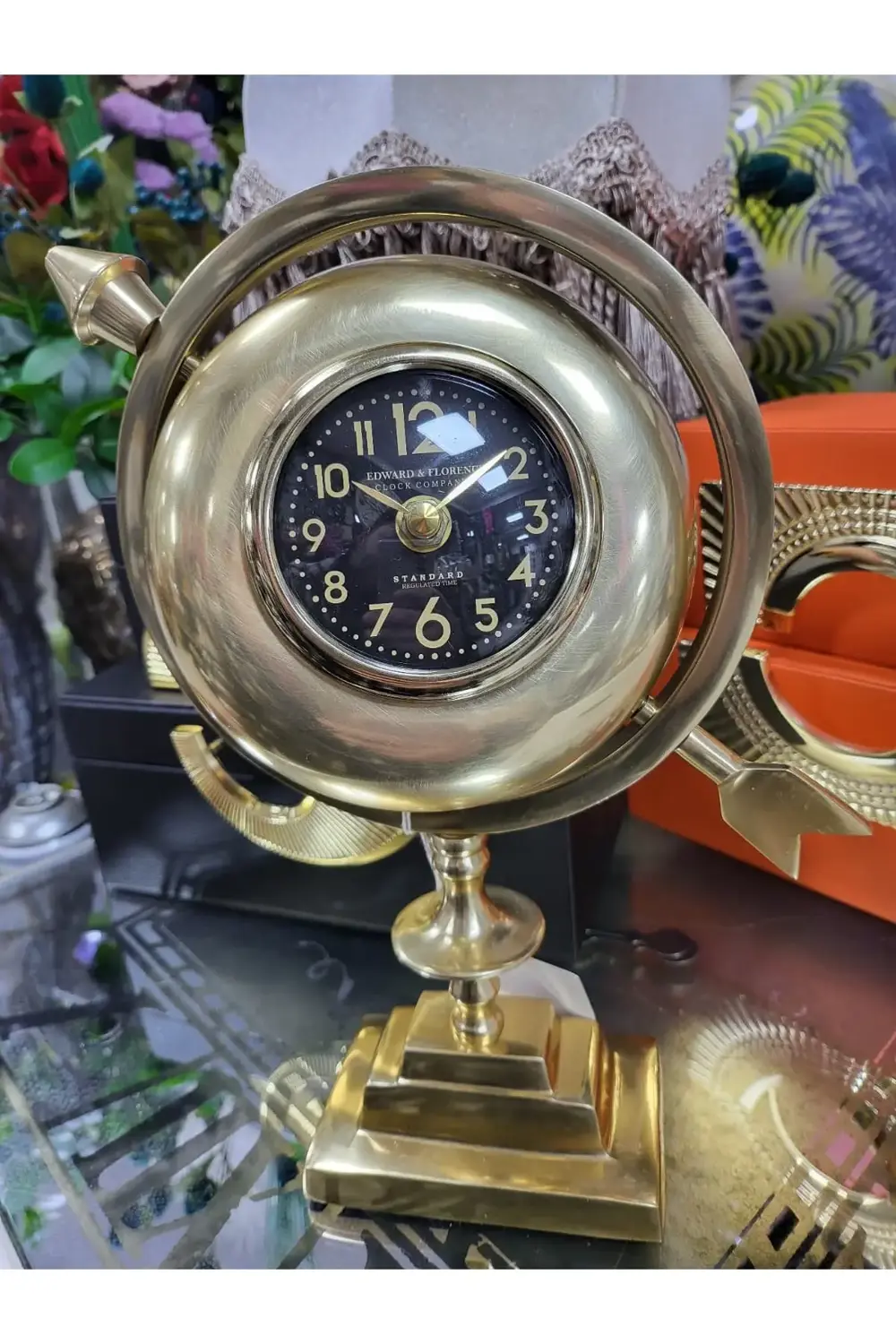 Matte Gold Lüx Ok Figürlü Masa Saati 30X28