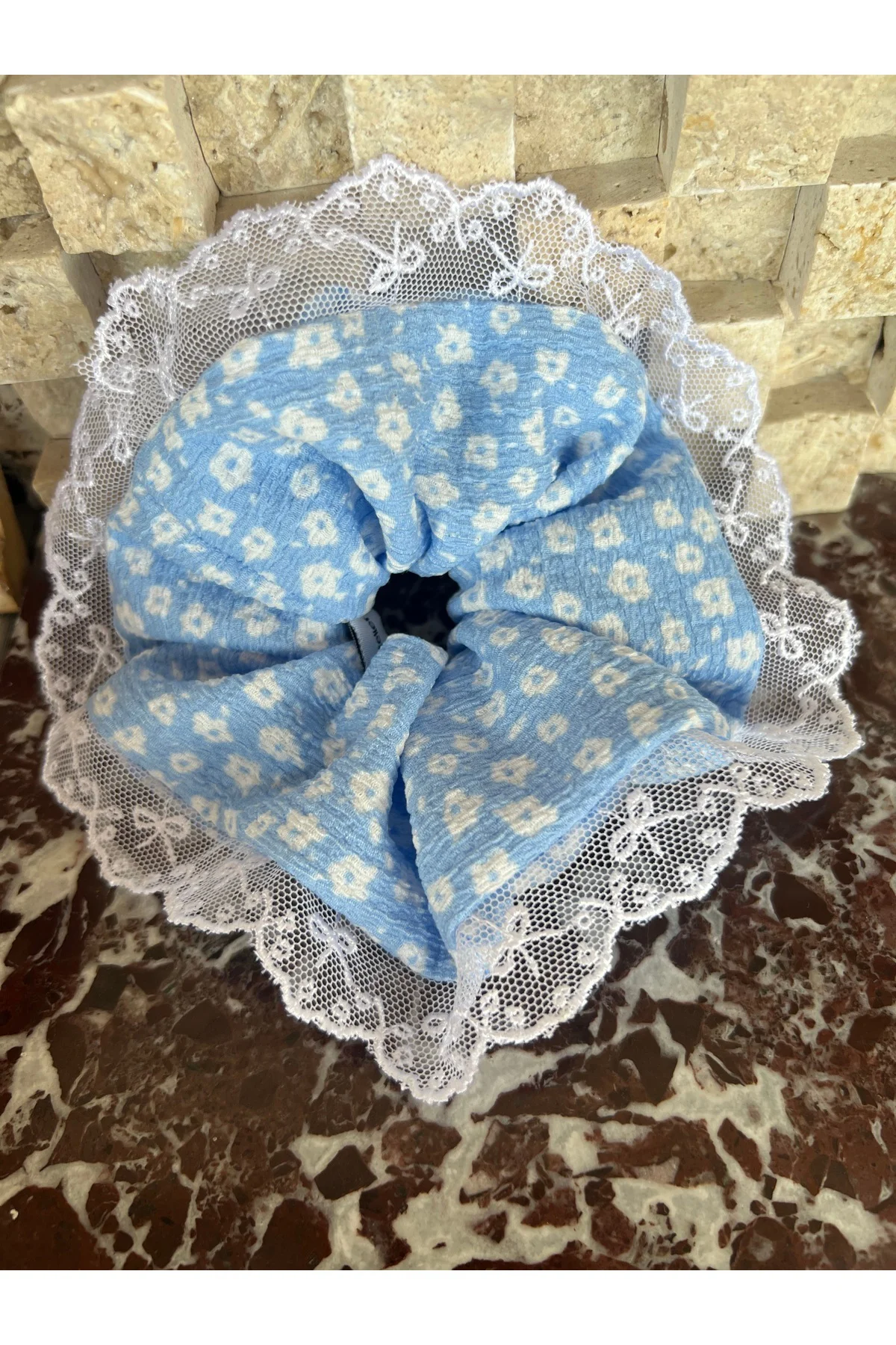 Mavi Beyaz Çicekli Beyaz Dantelli Scrunchie Lastik Toka