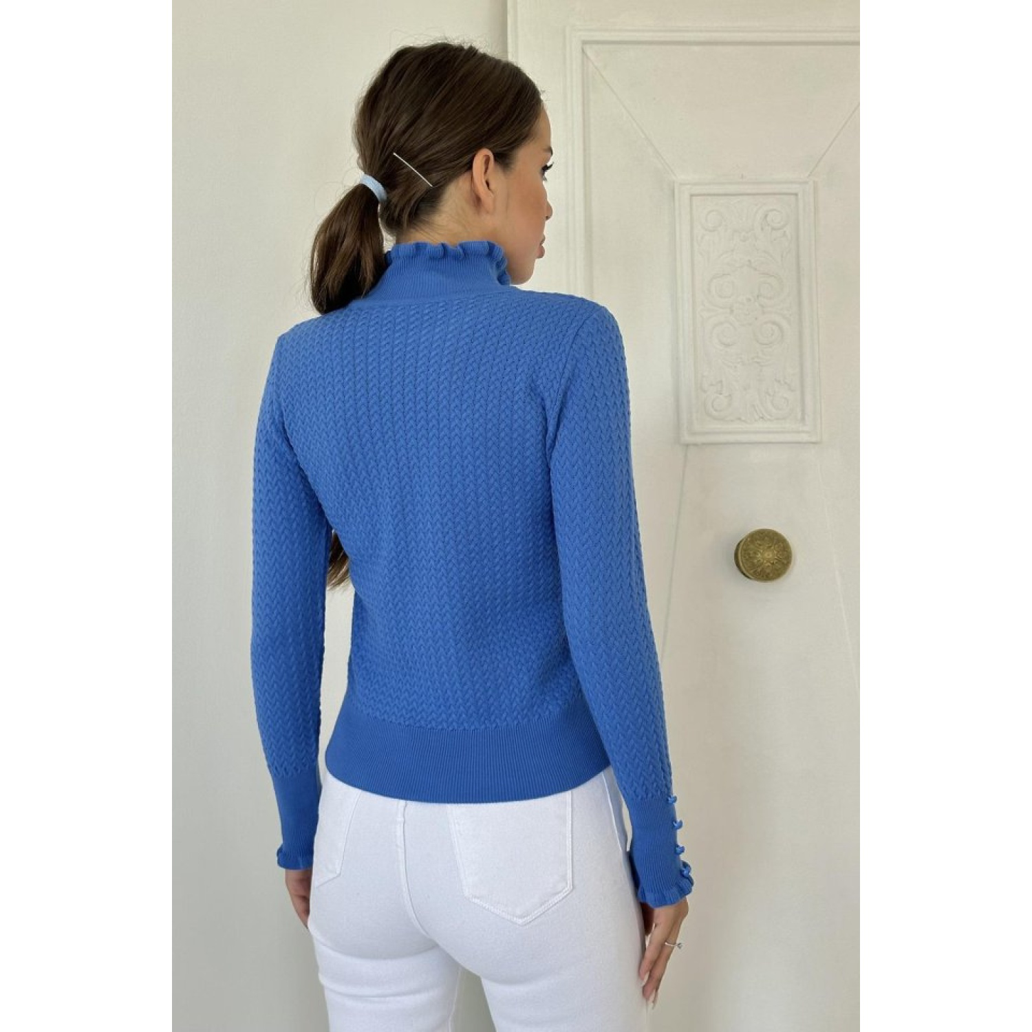 Mavi Boğazlı Ve Örgülü Triko Kazak