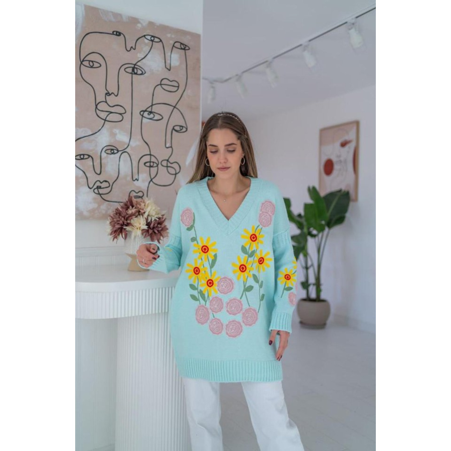 Mavi Çiçek Nakışlı Kazak