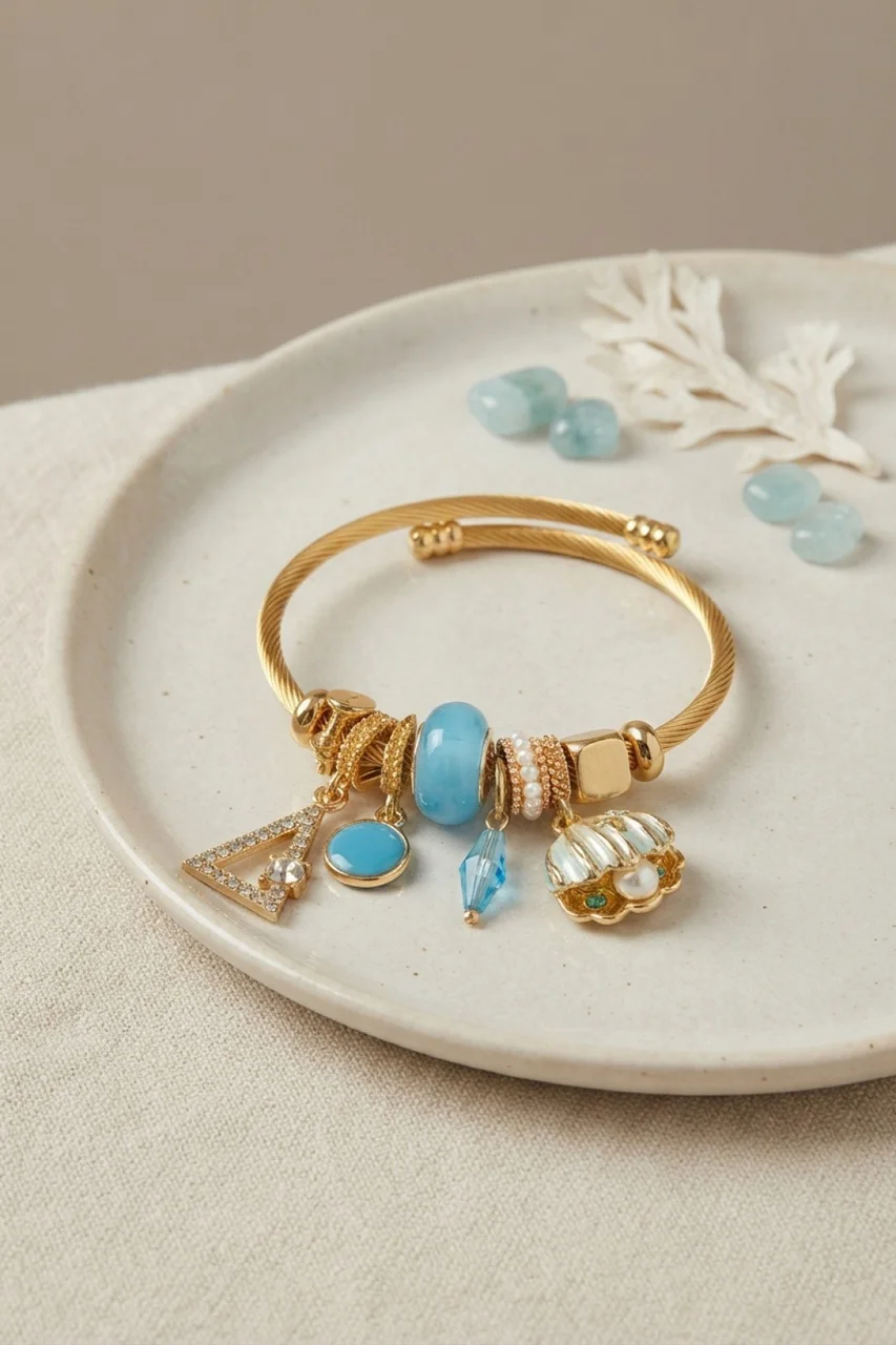 Mavi Deniz Kabuğu Model Gold Renk Charmlı Bileklik - Lisinya Diğer