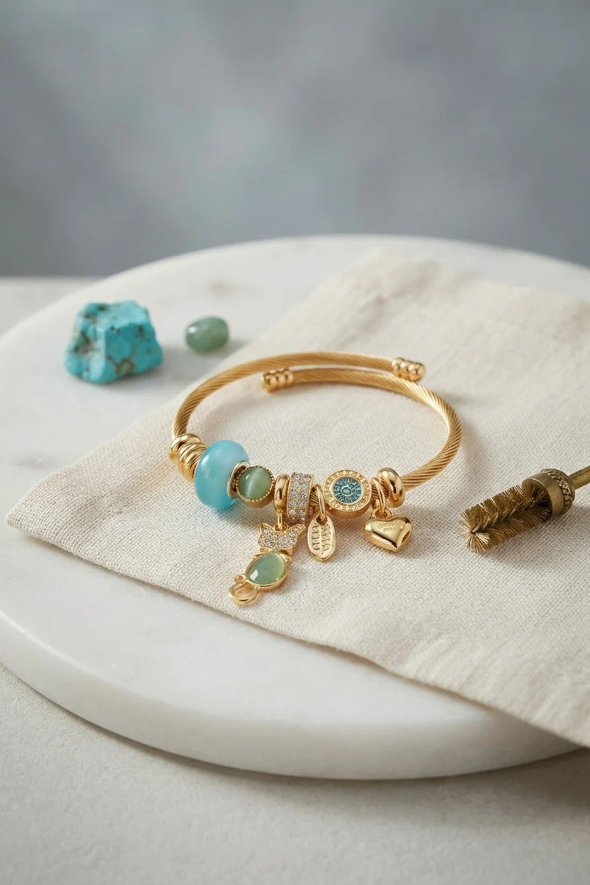 Mavi Kedi Model Gold Renk Charmlı Bileklik - Lisinya Diğer