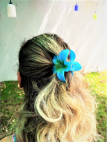 MAVİ LOTUS ÇİÇEK PARLAK AKRİLİK KADIN VİNTAGE MANDAL TOKA-MANTOK4