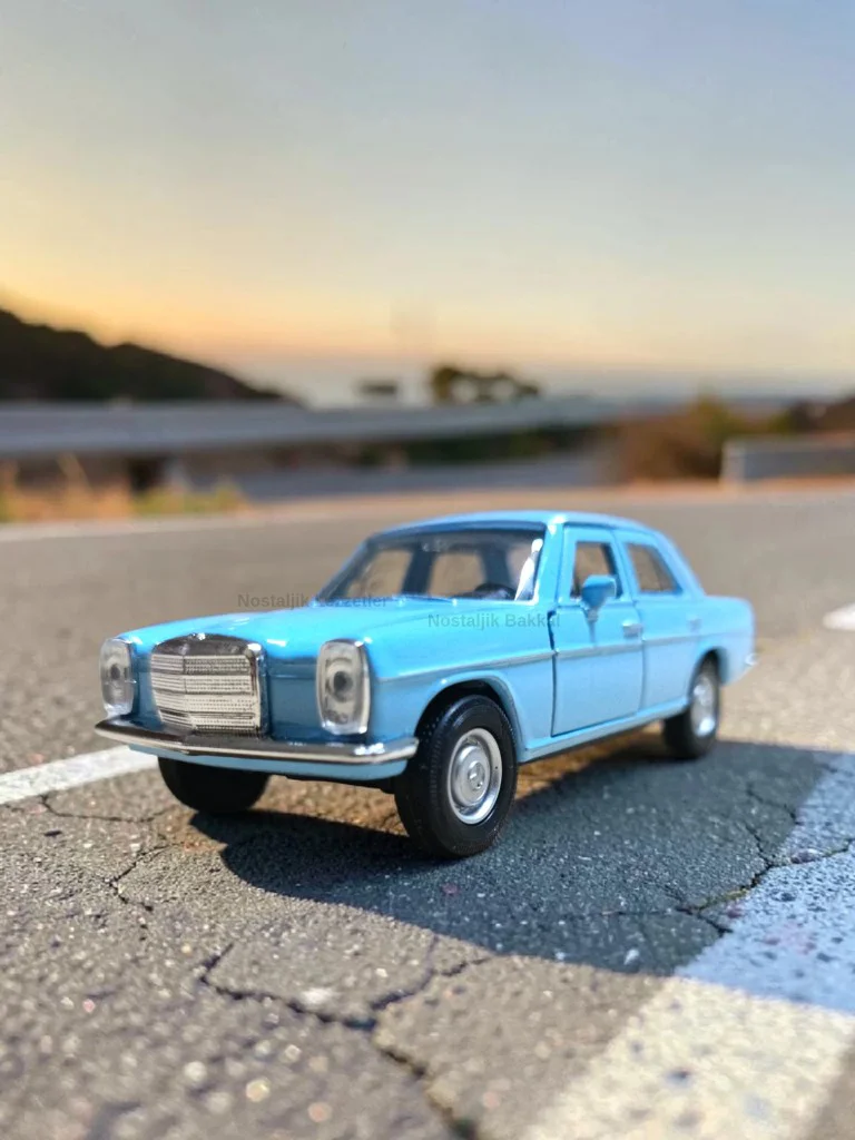 Mavi Mercedes Benz 220 Diecast Çek Bırak Model Araba Mavi Mercedes Benz 220 Diecast Çek Bırak Model Araba
