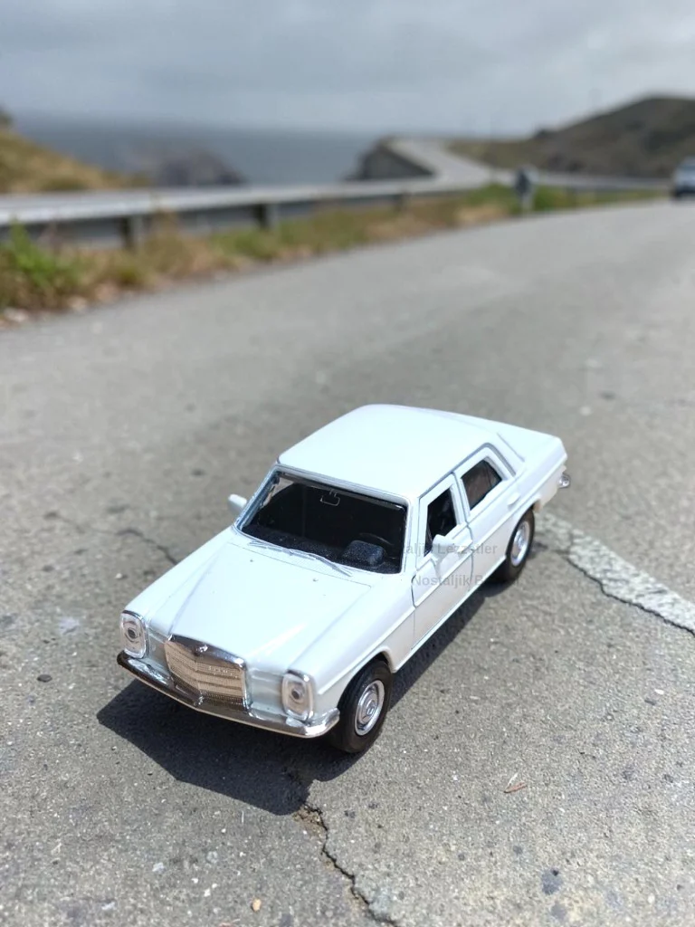 Mavi Mercedes Benz 220 Diecast Çek Bırak Model Araba