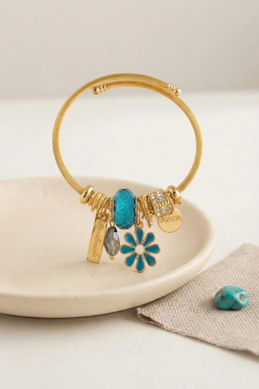 Mavi Papatya Model Gold Renk Charmlı Bileklik - Lisinya Diğer