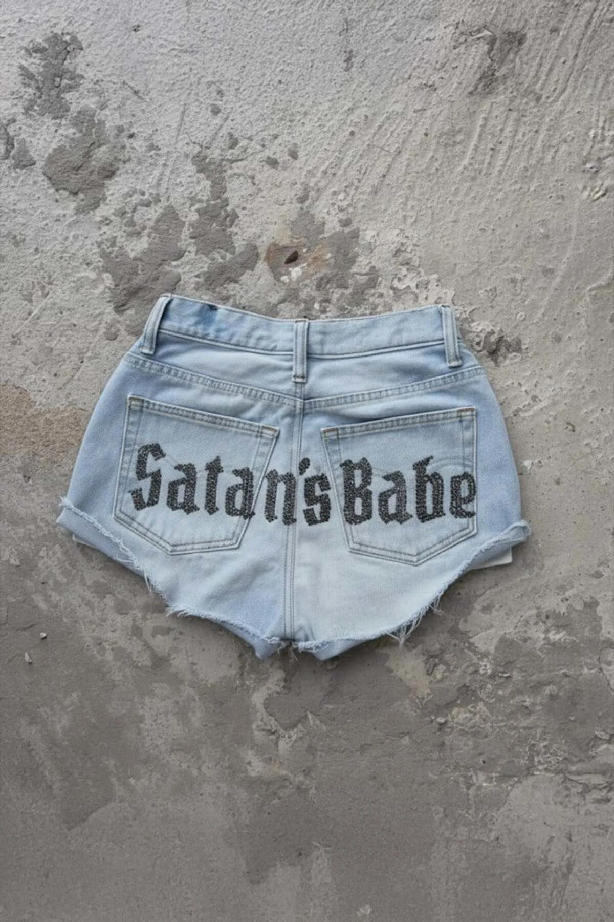 Mavi Satan's Babe Taşlı Y2K Mini Kot Şort