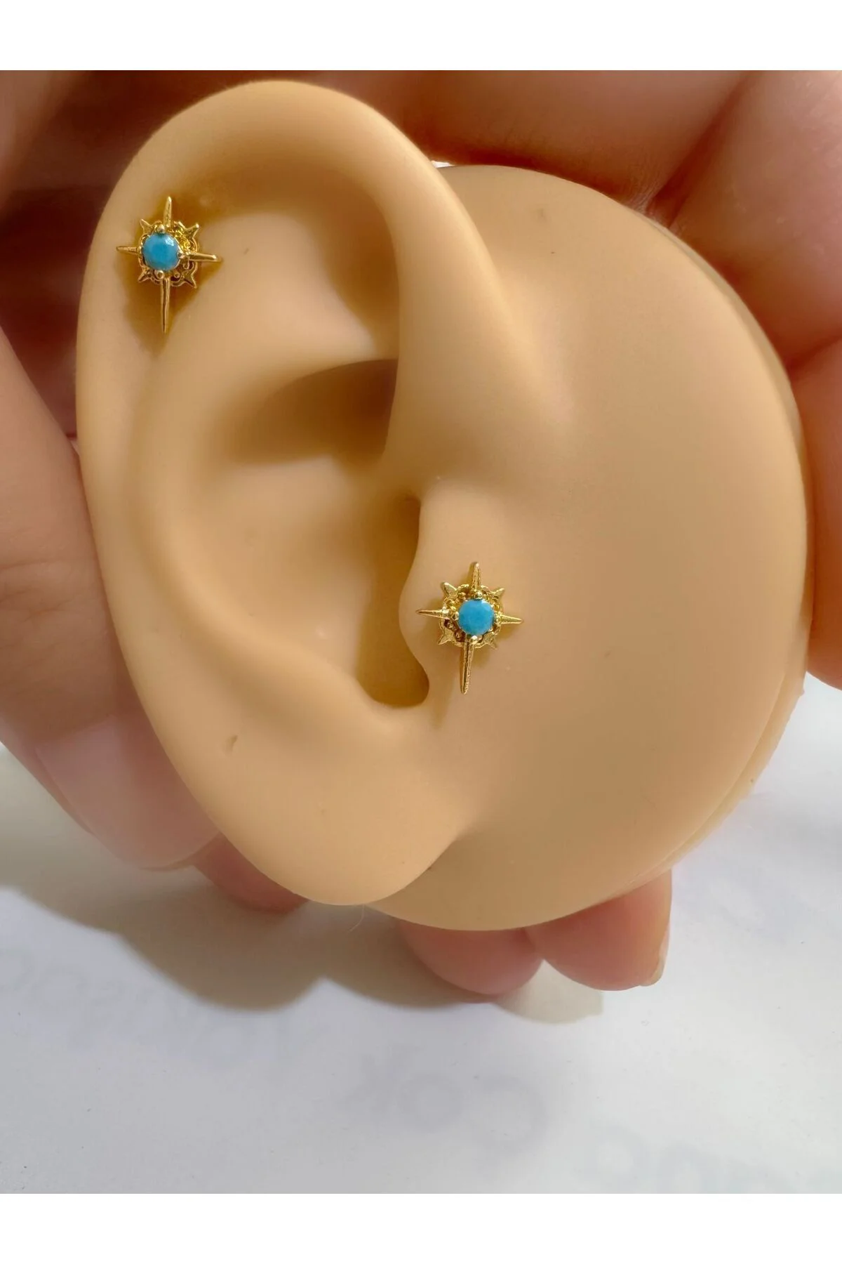 MAVİ  taşlı 1 ADET önden takmalı arkası düz tragus helix kulak memesi kıkırdak uyumlu piercing küpe
