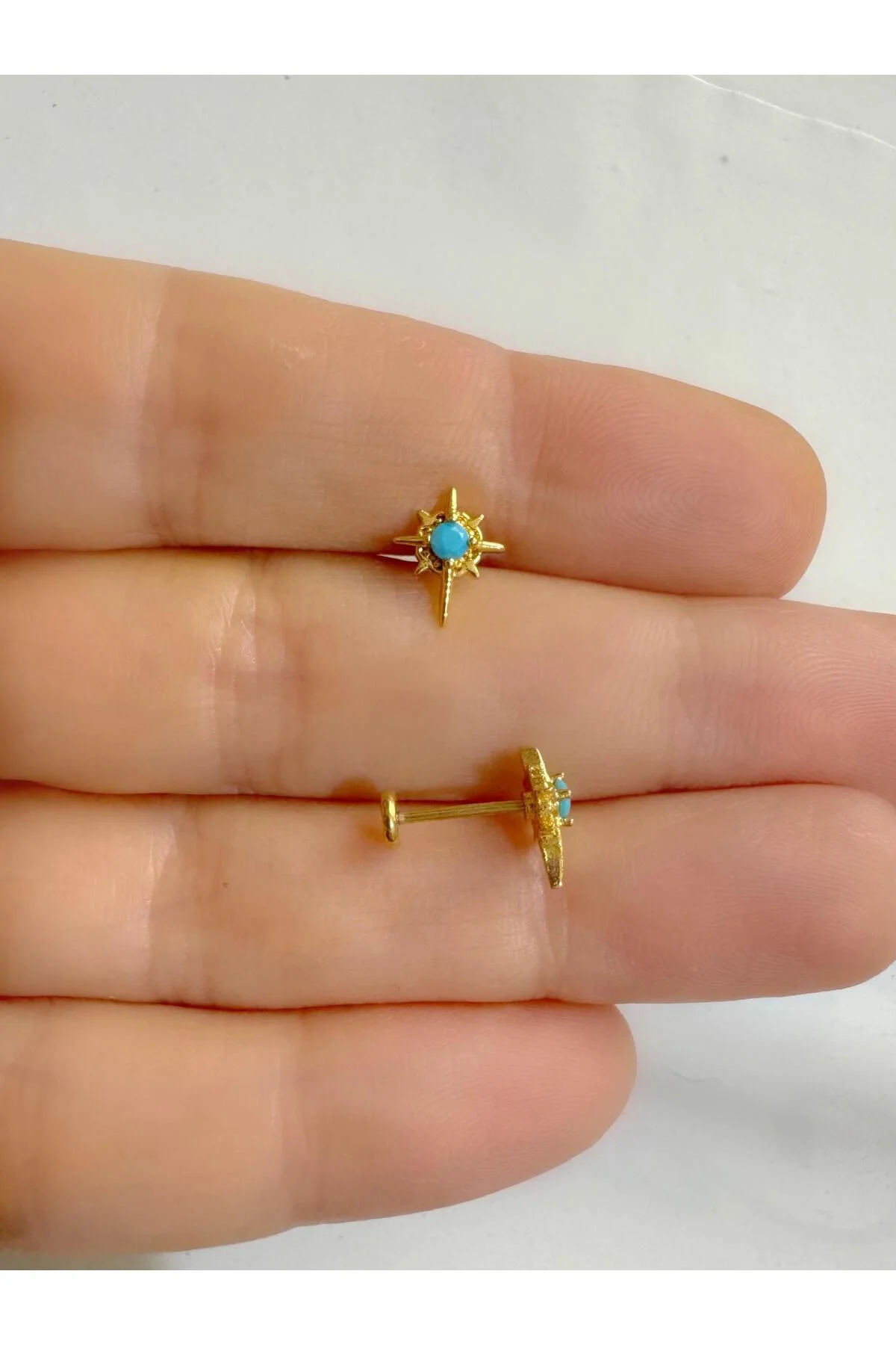 MAVİ  taşlı 1 ADET önden takmalı arkası düz tragus helix kulak memesi kıkırdak uyumlu piercing küpe