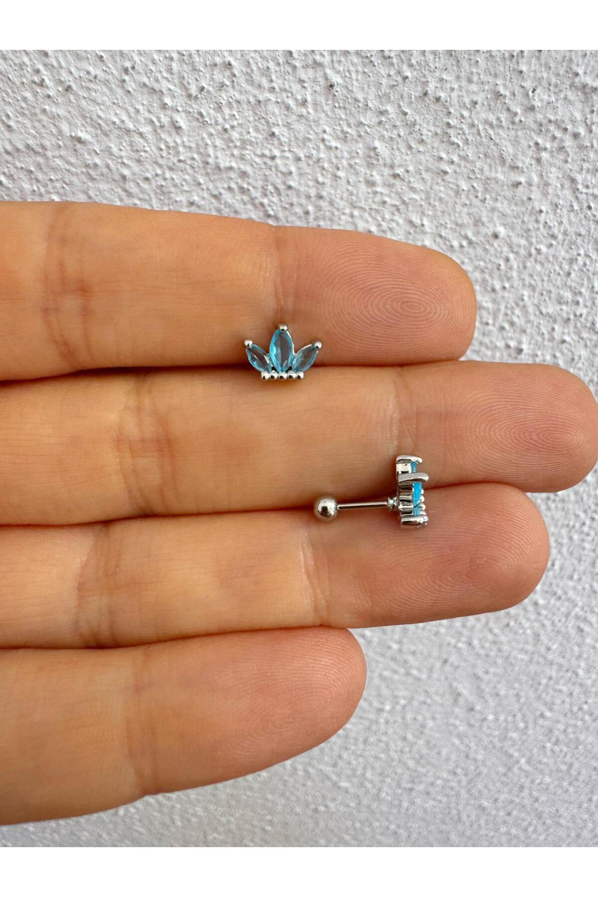 Mavi zirkon taşlı lotus 1 adet tragus helix lobe uyumlu piercing