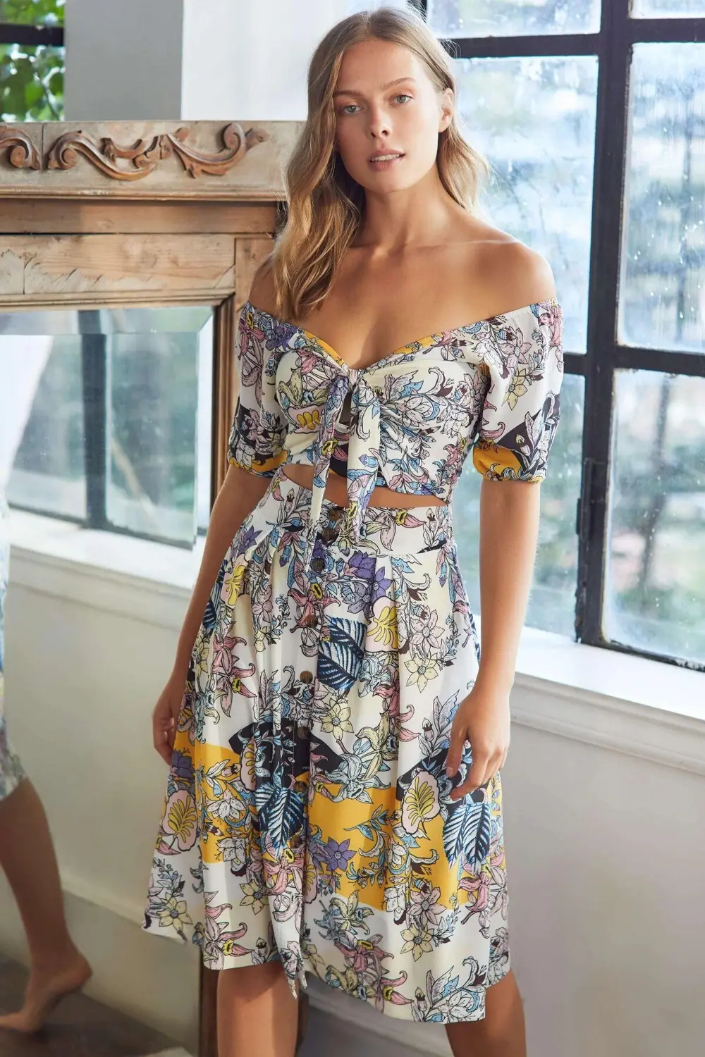 MDB Dokuma Önden Bağlamalı Çiçek Baskılı Omuzu Düşük Büstiyer ve