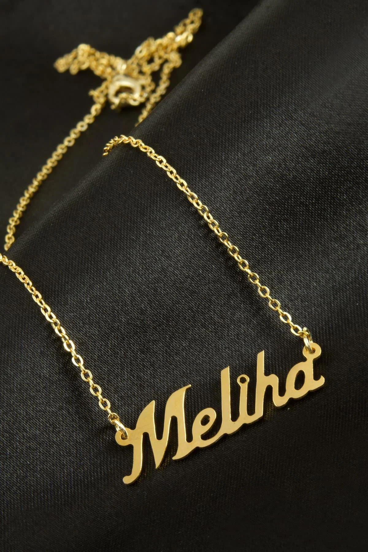 Meliha isimli kolye (Kişiye Özel) Meliha isimli kolye (Kişiye Özel)