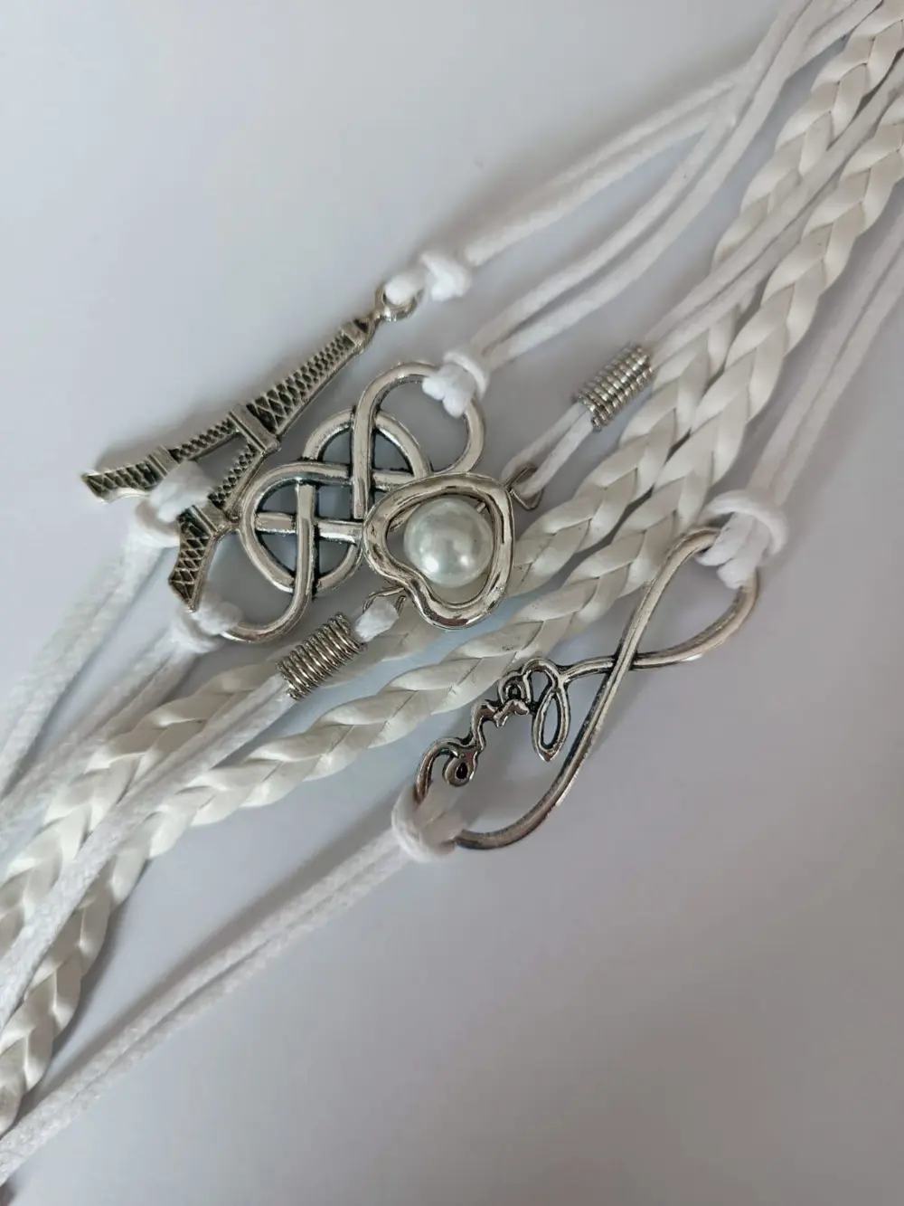 Melike Beyaz Love Eyfel Bileklik