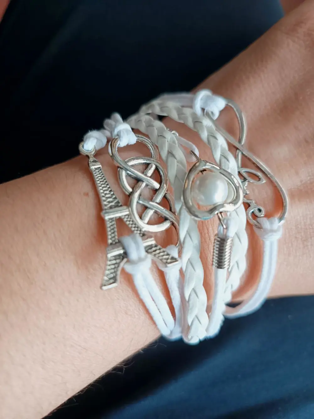 Melike Beyaz Love Eyfel Bileklik