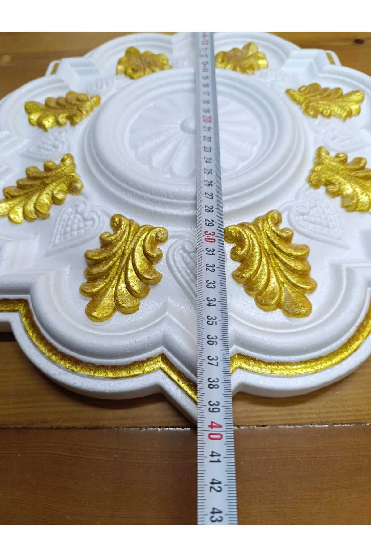 MENEKŞE DESENLİ METALİK BOYALI TAVAN GÖBEĞİ 40 cm - ALTIN (Gold) 