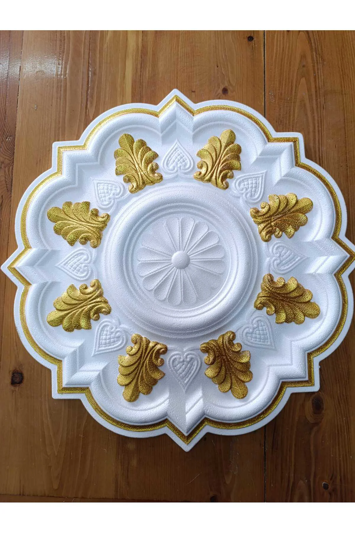 MENEKŞE DESENLİ METALİK BOYALI TAVAN GÖBEĞİ 50 cm - ALTIN (Gold) 